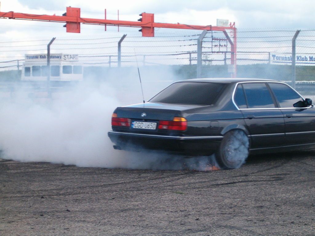 Burnout BMW 7 e32 PL