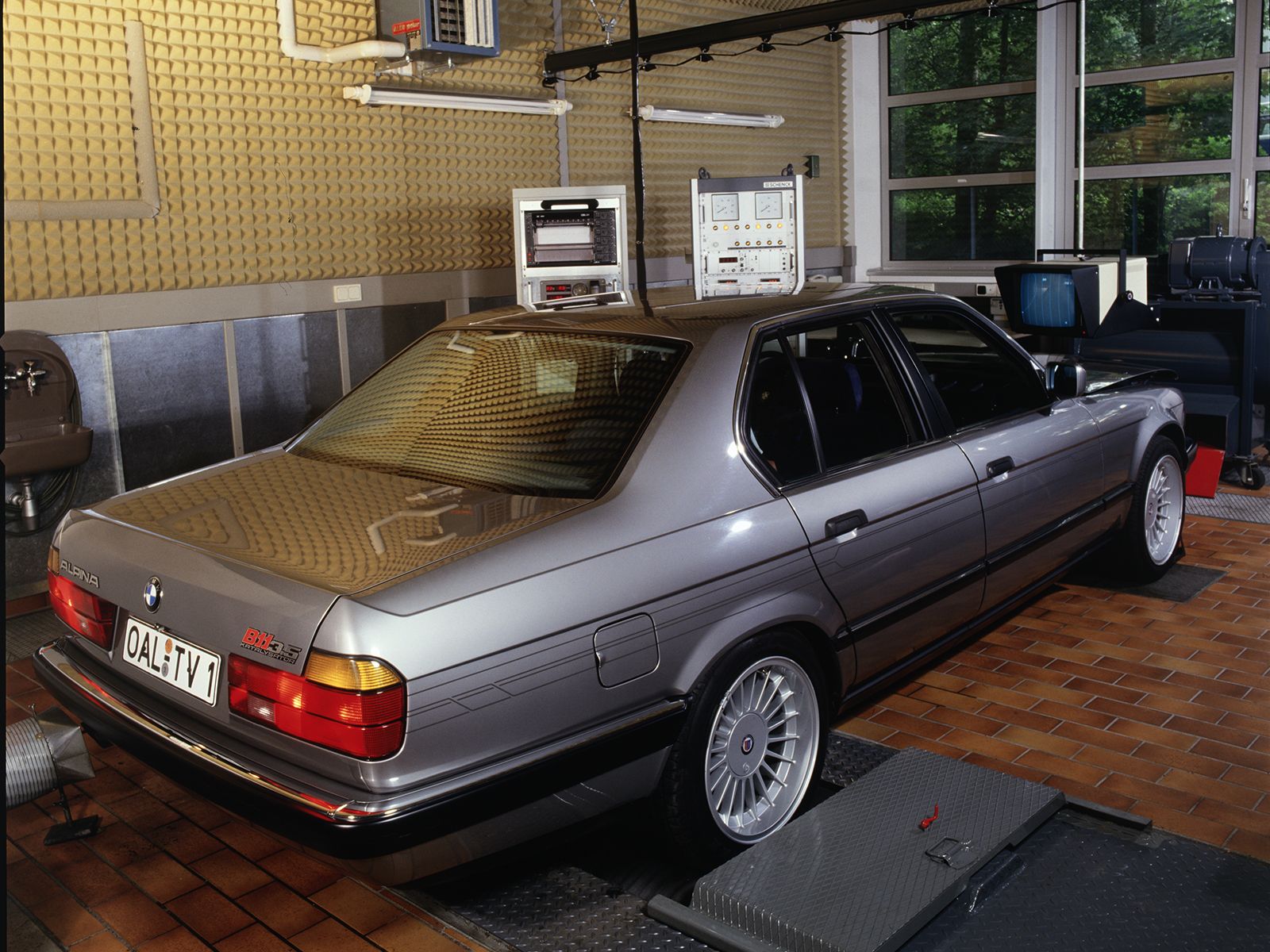 BMW 7 Series E32: ALPINA Automobiles