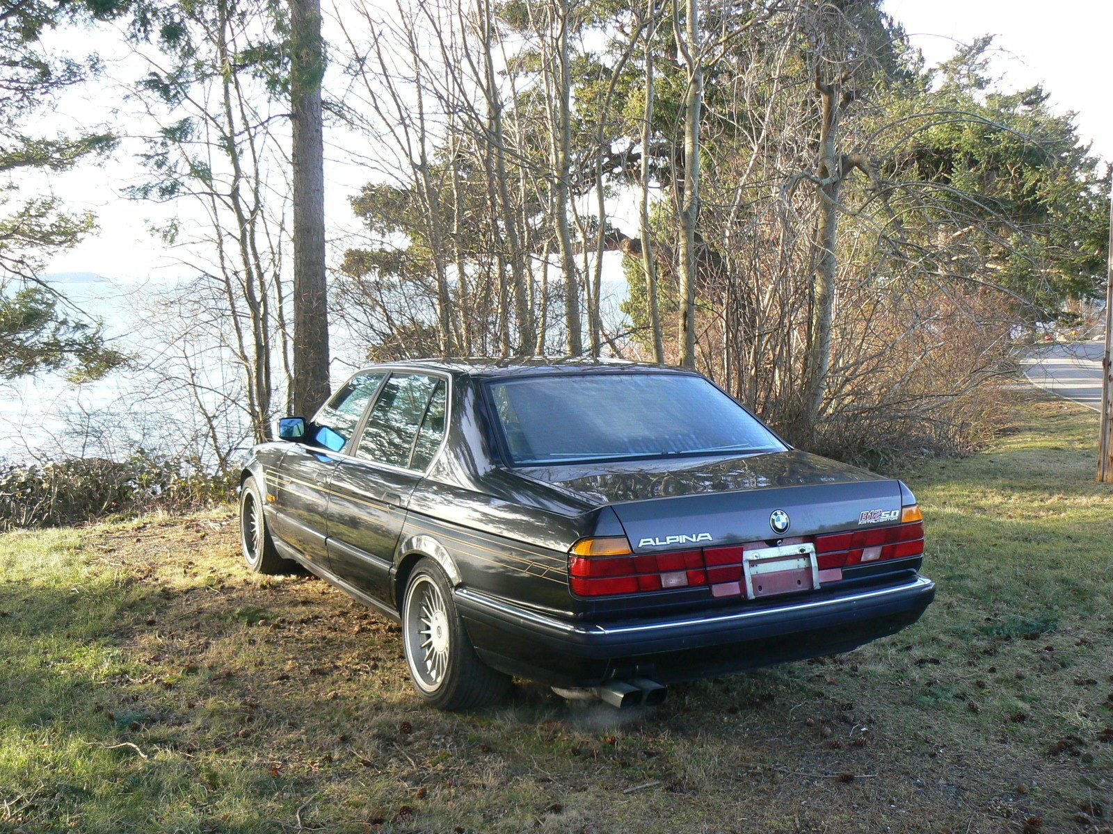 Outstanding E32 Face Off: 1988 BMW 735i and 750iL