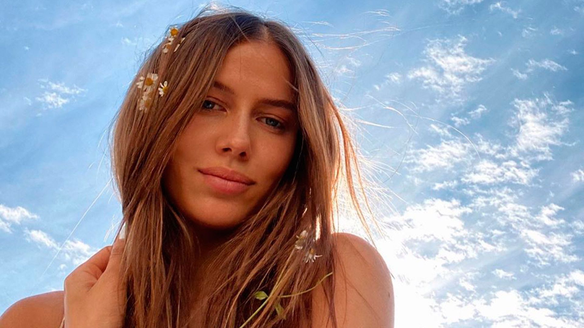 Brad Pitt apareció en público con su nueva novia, la modelo alemana Nicole Poturalski de Bariloche
