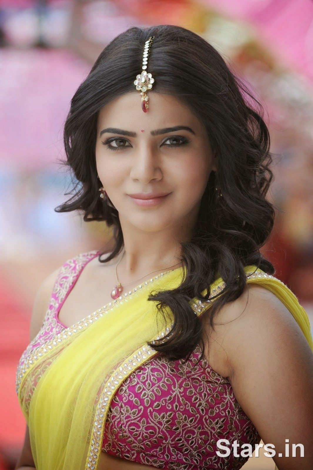 Stars.in Actress Samantha Half Saree Photo