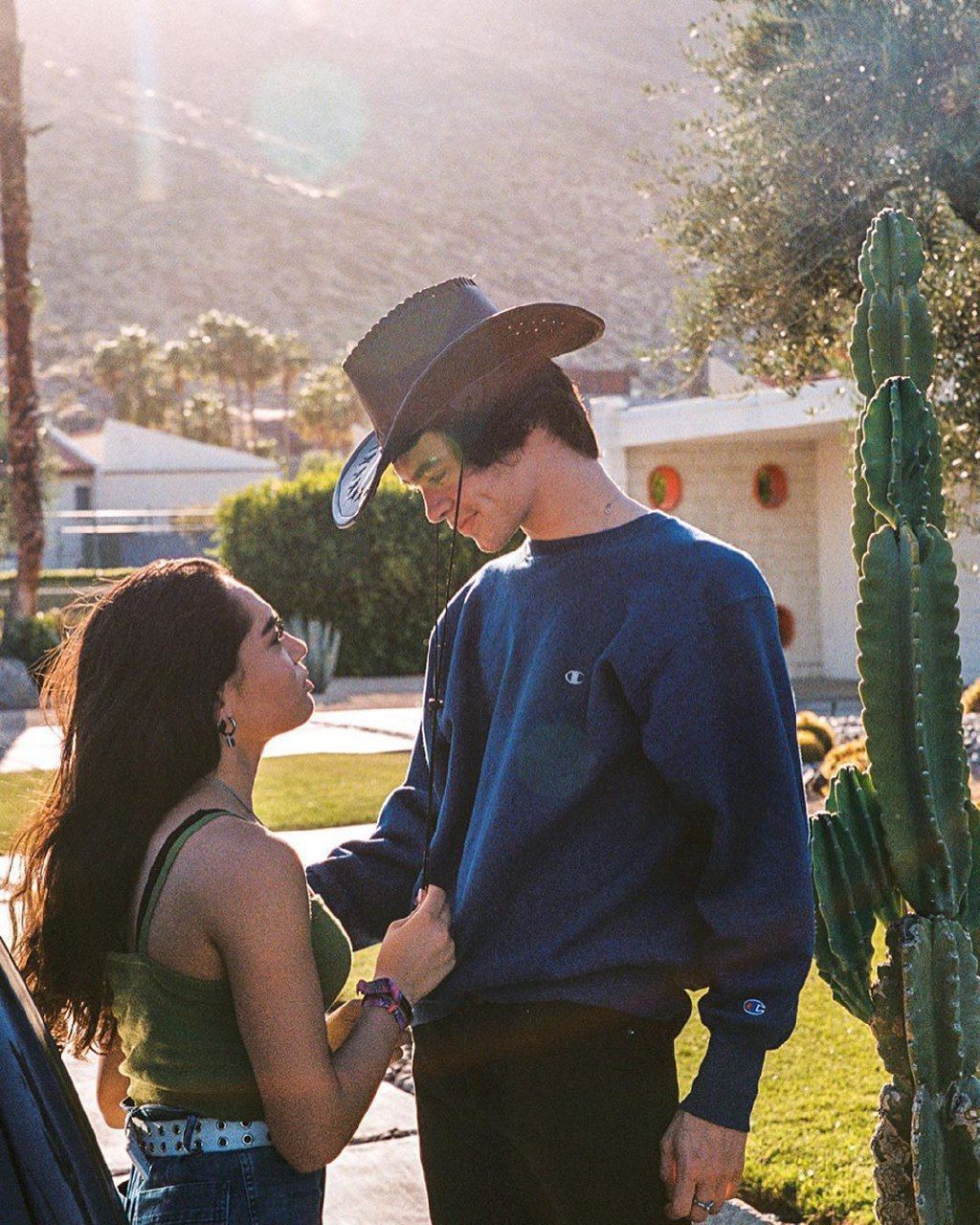 Отношения с панамой. Sexycouple2116. Девушка в панамке. Cheap monday кепка. Панам палмер.