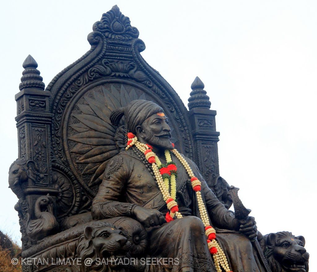 Shivaji Maharaj statue on Holicha maal, Raigad fort