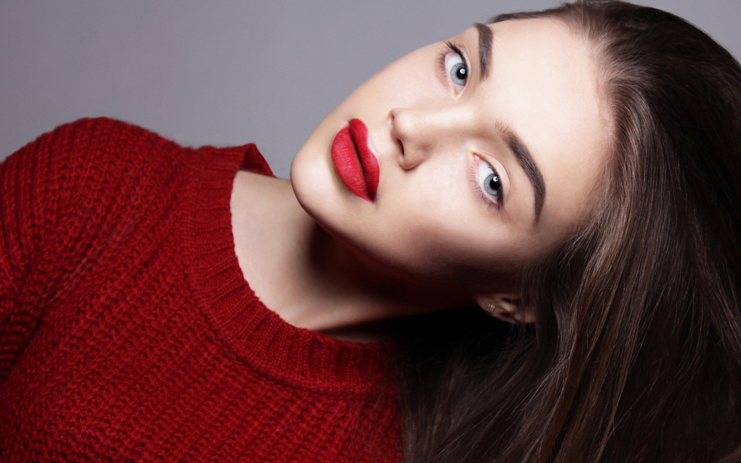 Sweater Red Lips Girl Fashion wallpaperx1600