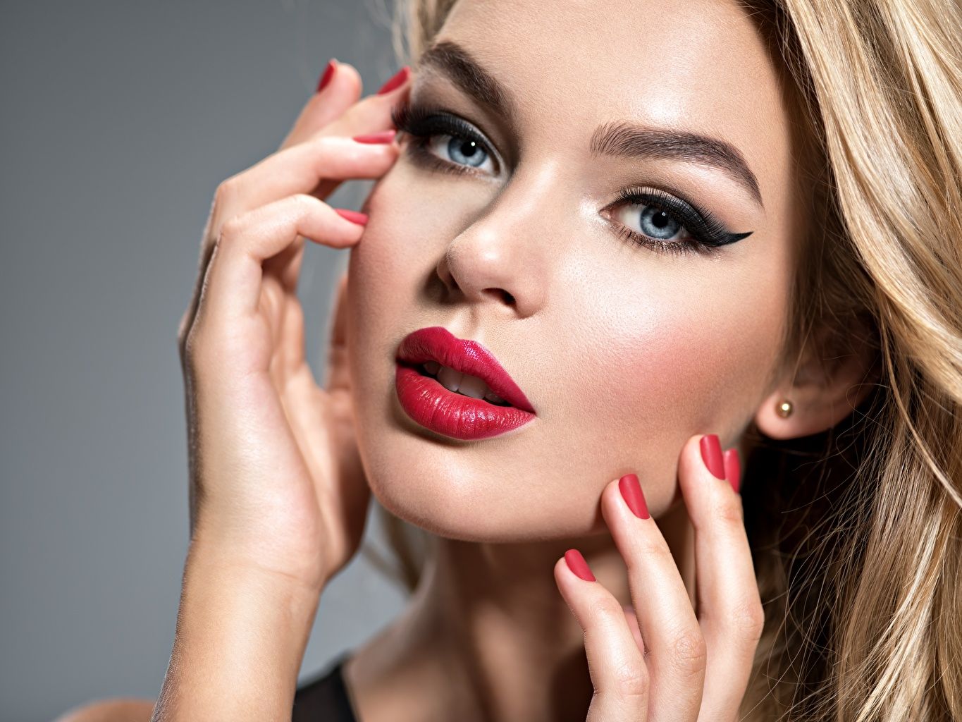 Desktop Wallpaper Manicure Makeup Beautiful Face young woman