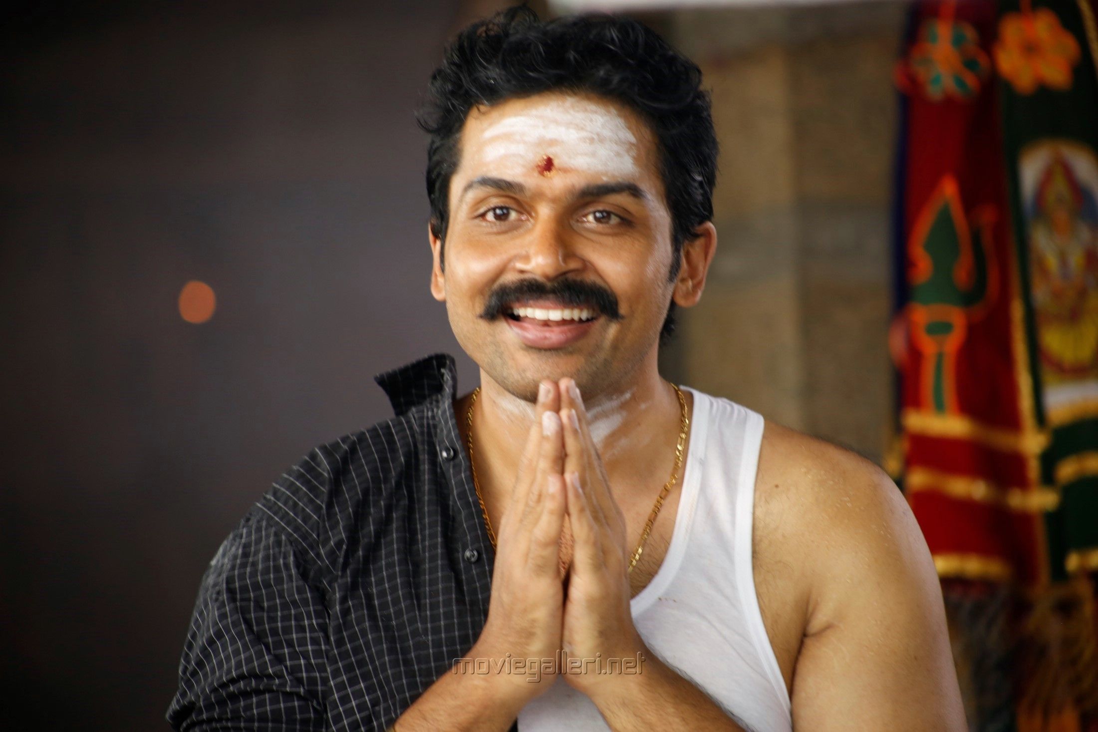 Kadaikutty Singam Movie Image HD. Karthi, Sayyeshaa, Arthana Binu. New Movie Posters