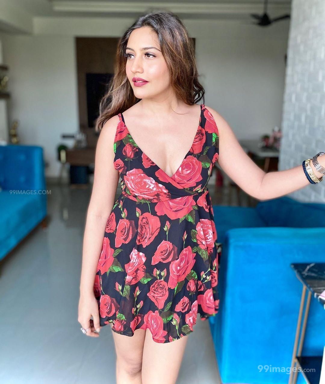 Surbhi Chandna Hot HD Photo & Wallpaper for mobile Download, WhatsApp DP (1080p) (1080x1278)