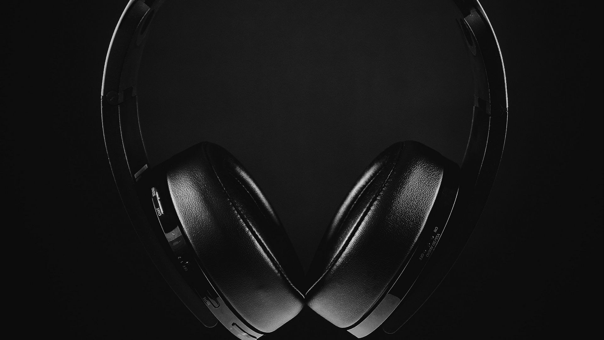 Download wallpaper 1920x1080 headphones, black, technology full hd, hdtv, fhd, 1080p HD background