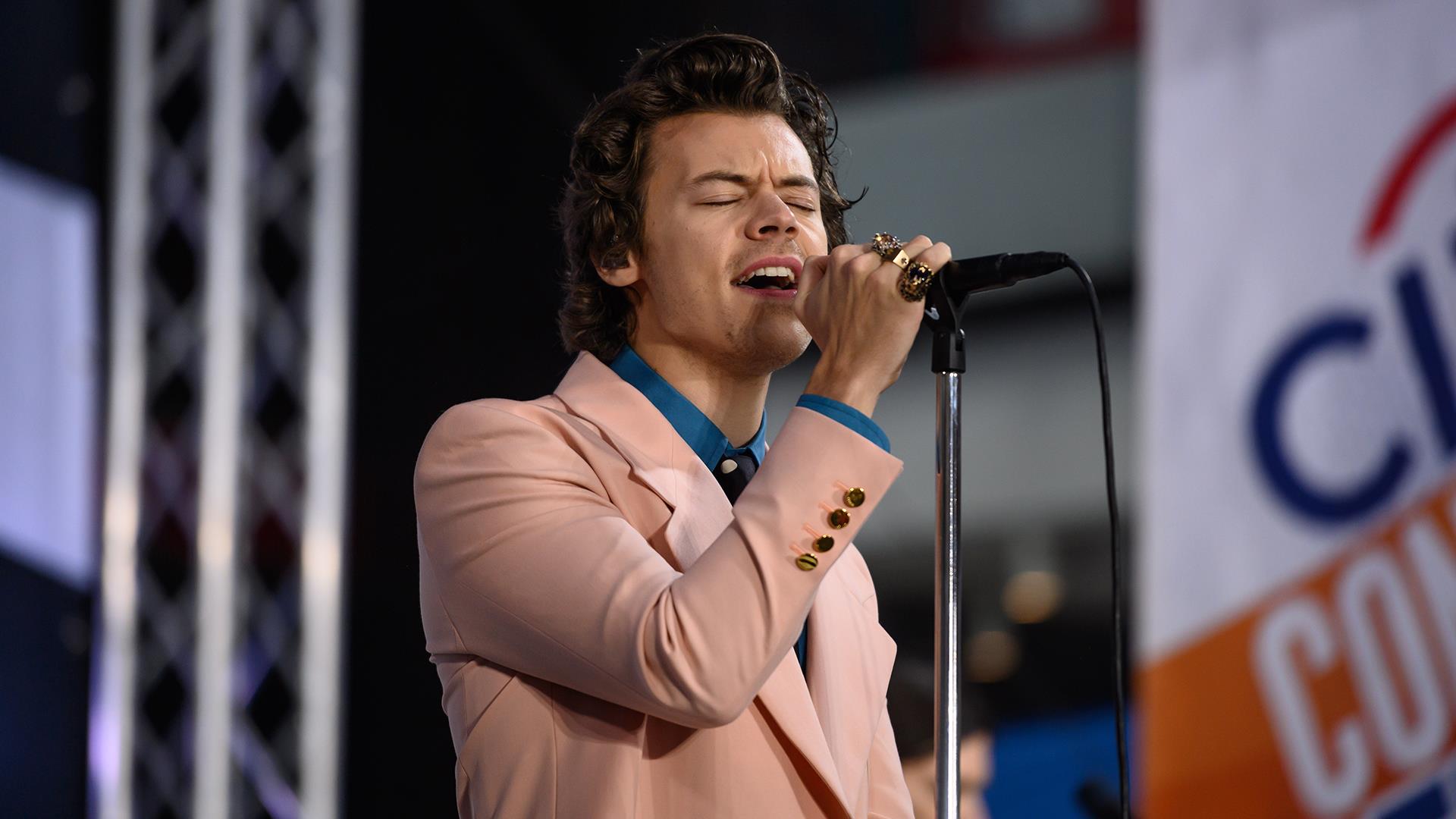 Harry Styles sings 'Adore You' live on TODAY