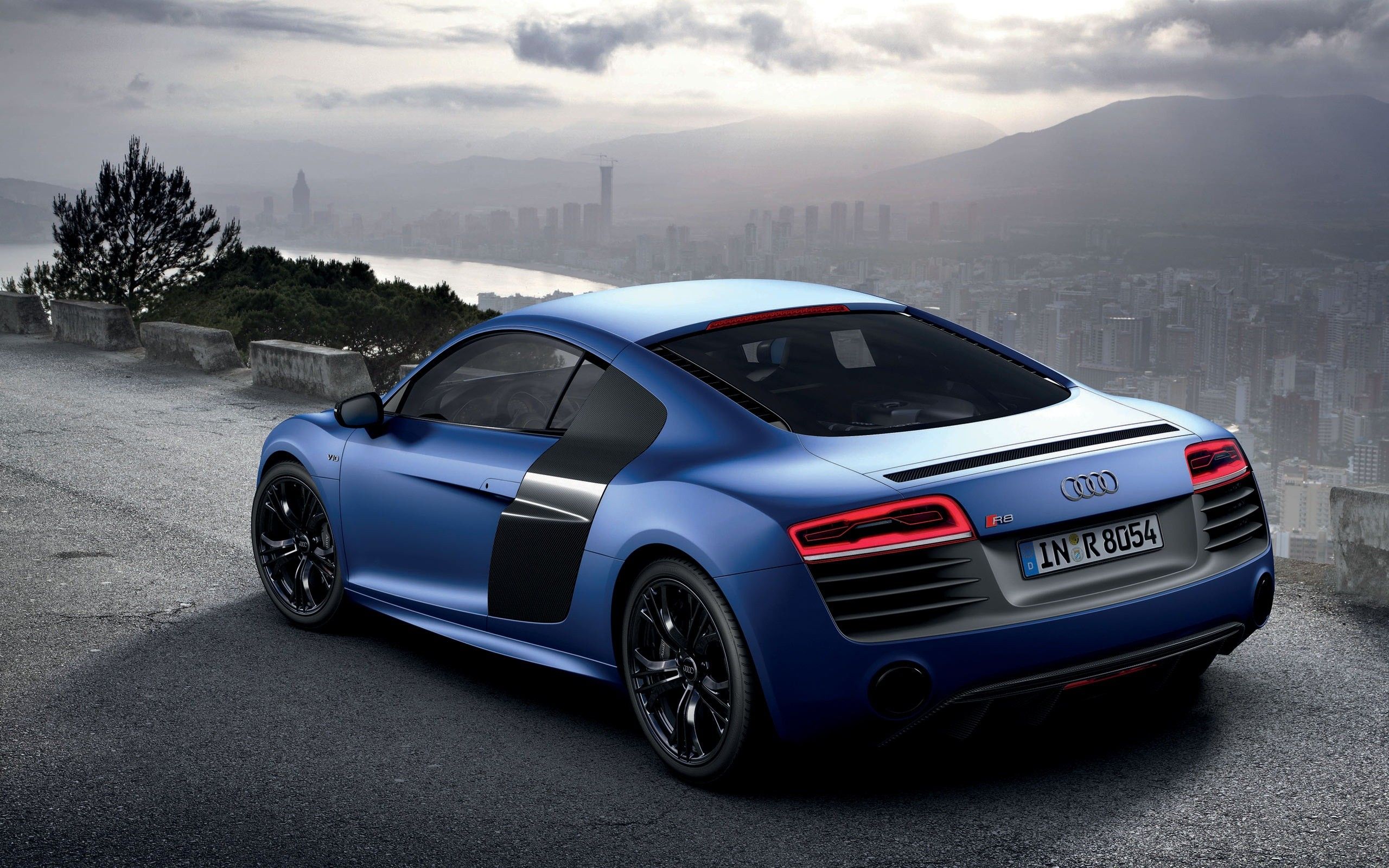 Daily Wallpaper: Audi R8 V10. I Like To Waste My Time