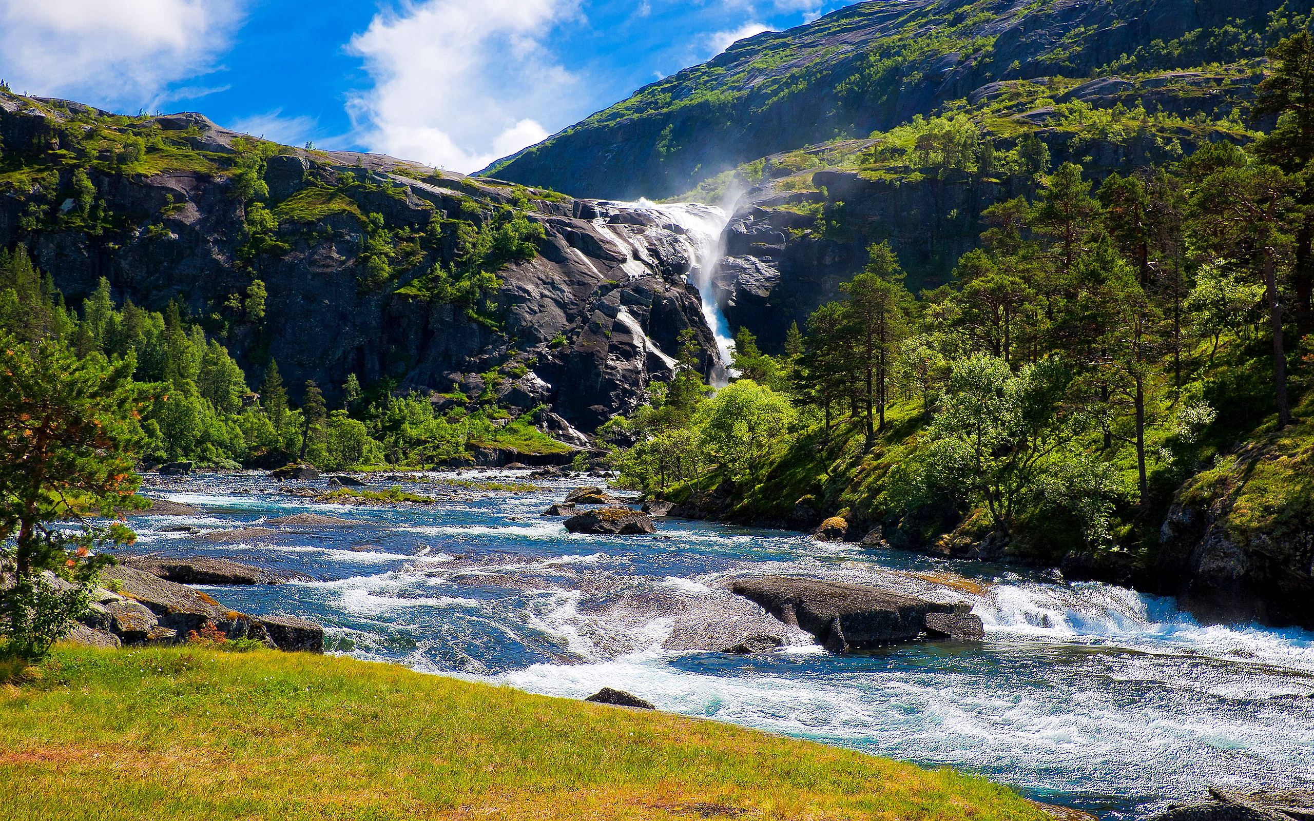 River in Mountains wallpaperx1600