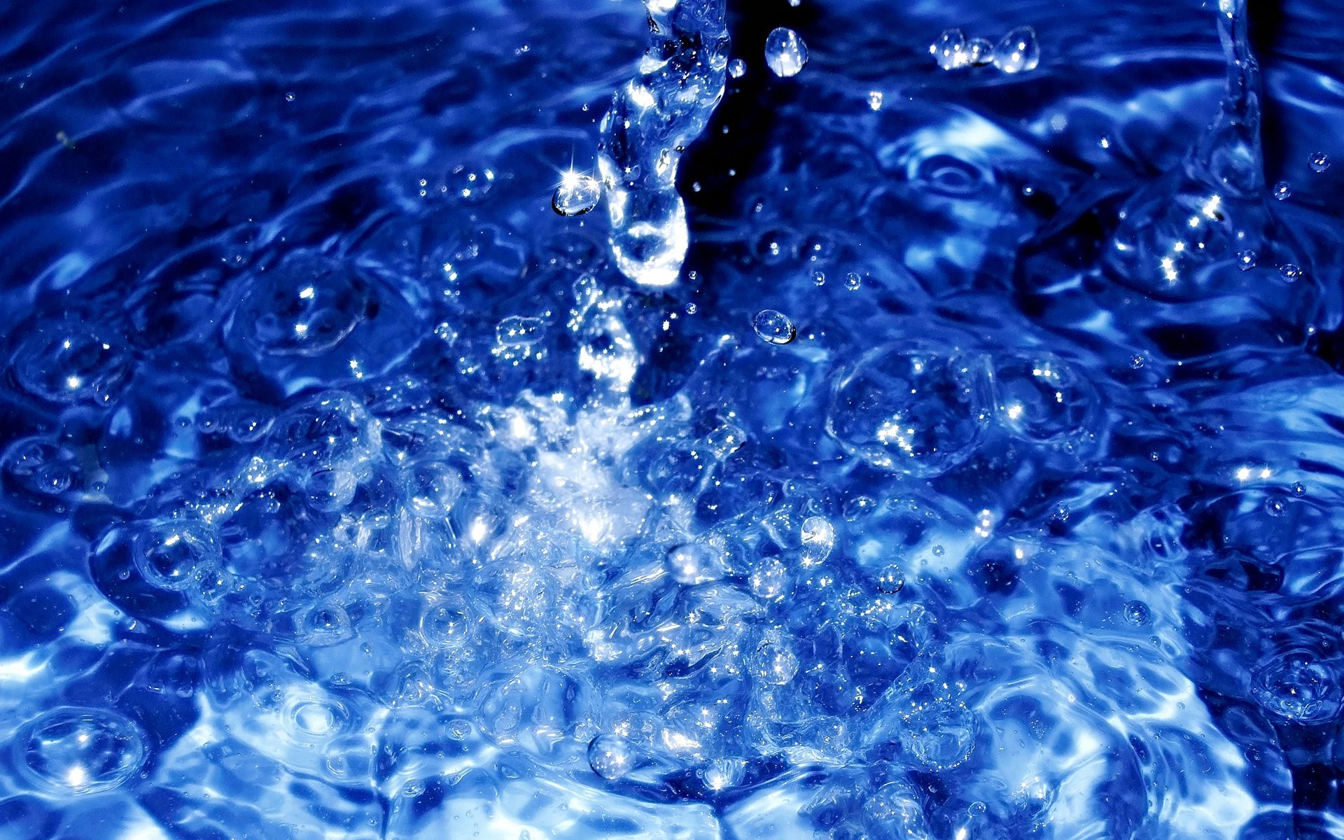 Картинка вода 4. Вода обои. Картинки на рабочий стол вода. Вода фон. Текучие воды.
