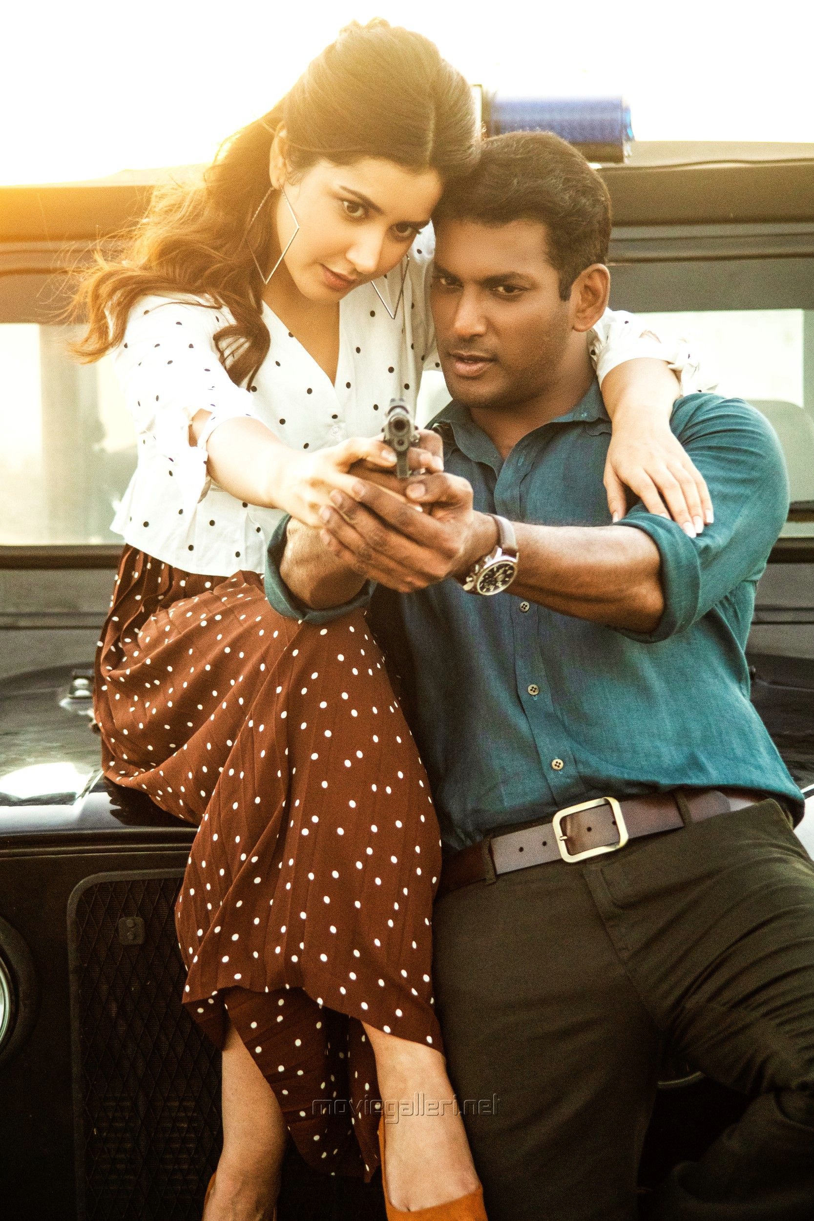 Ayogya Movie Image HD. Vishal. Raashi Khanna. New Movie Posters