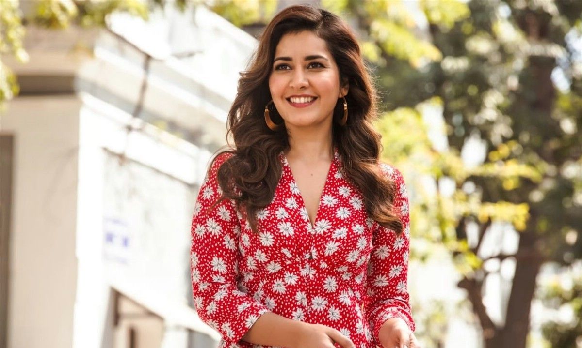 Tollywood Actress Raashi Khanna Photo From Ayogya Movie