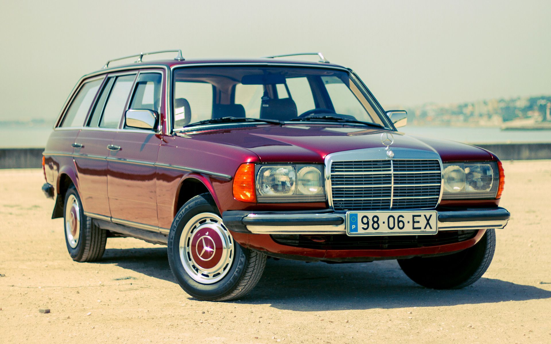 Mercedes W123 Wallpaper