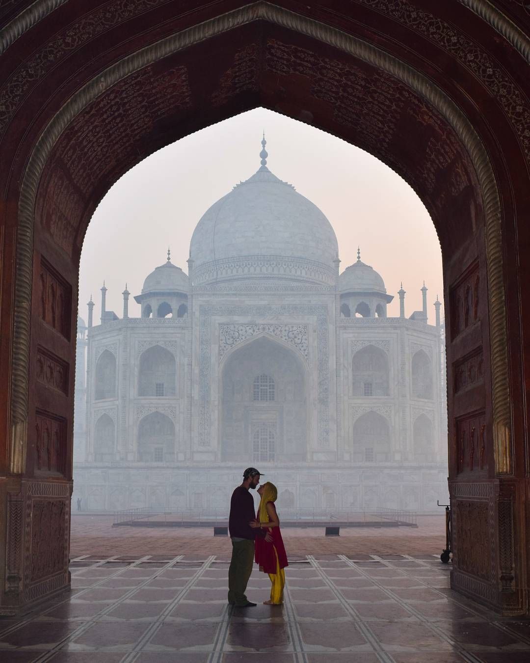 Taj Mahal, Romantic at the Taj Mahal, Travel Couple, Instagram inspiration travel couples, on Inst. Travel couple, Taj mahal, Travel picture poses