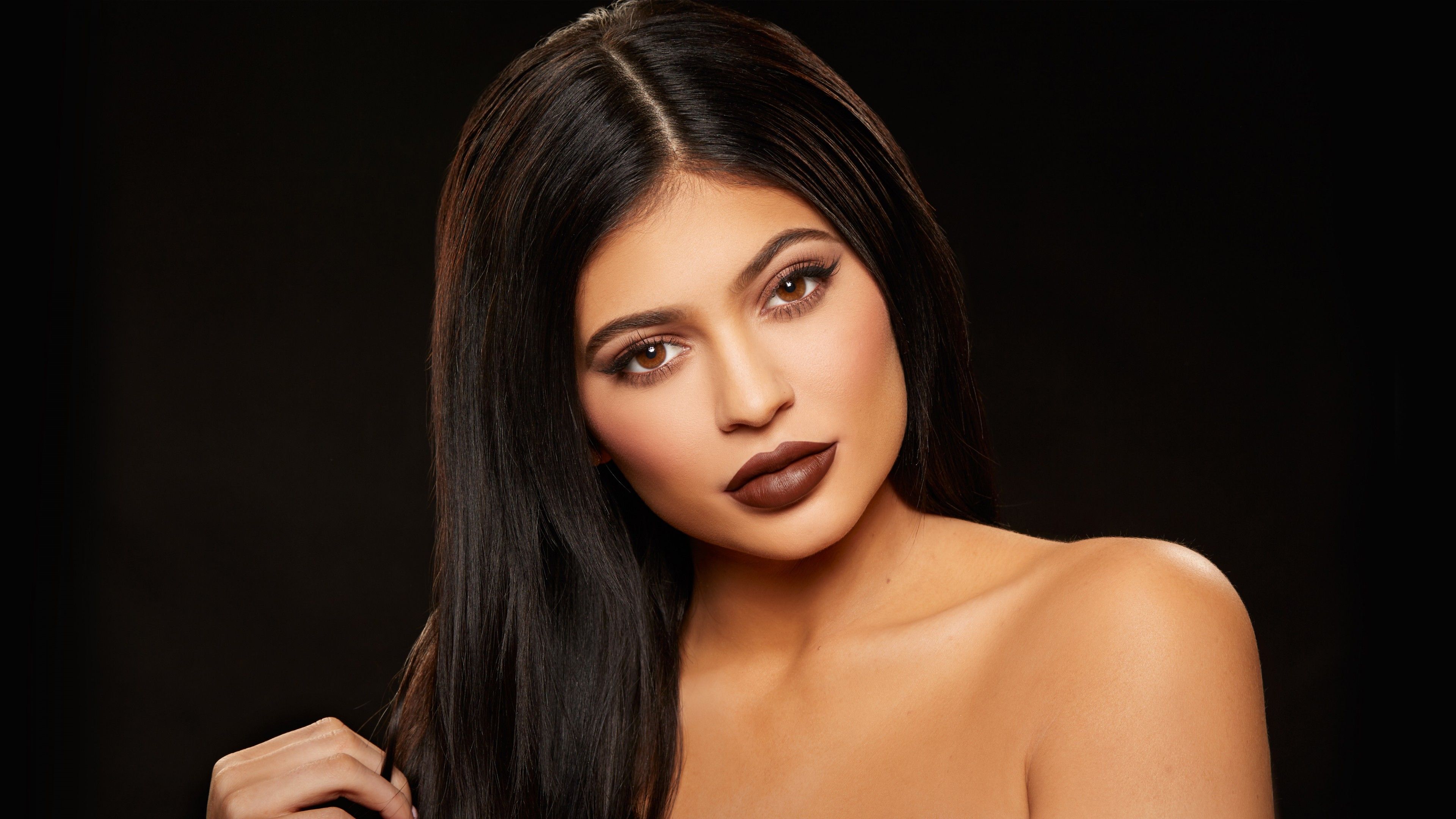 Kylie Jenner Lip Kit Makeup 4K Wallpaper