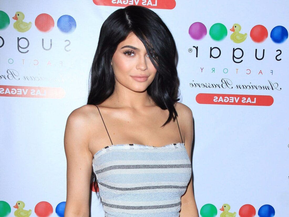 KYLIE JENNER CONFESSES SOMEONE CLOSE TO HER CONTRACTING CORONAVIRUS