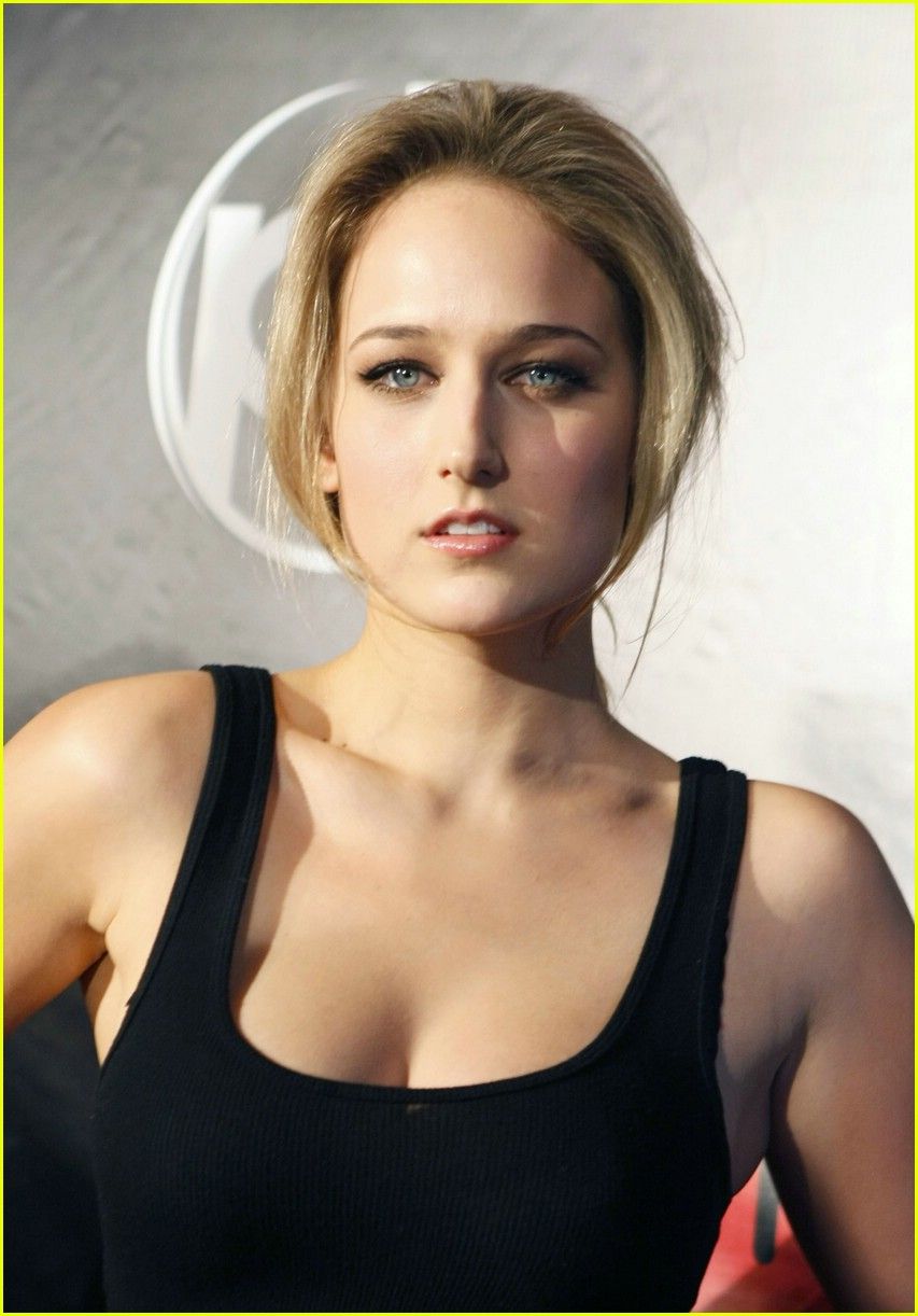 853x1222px Leelee Sobieski 148.5 KB