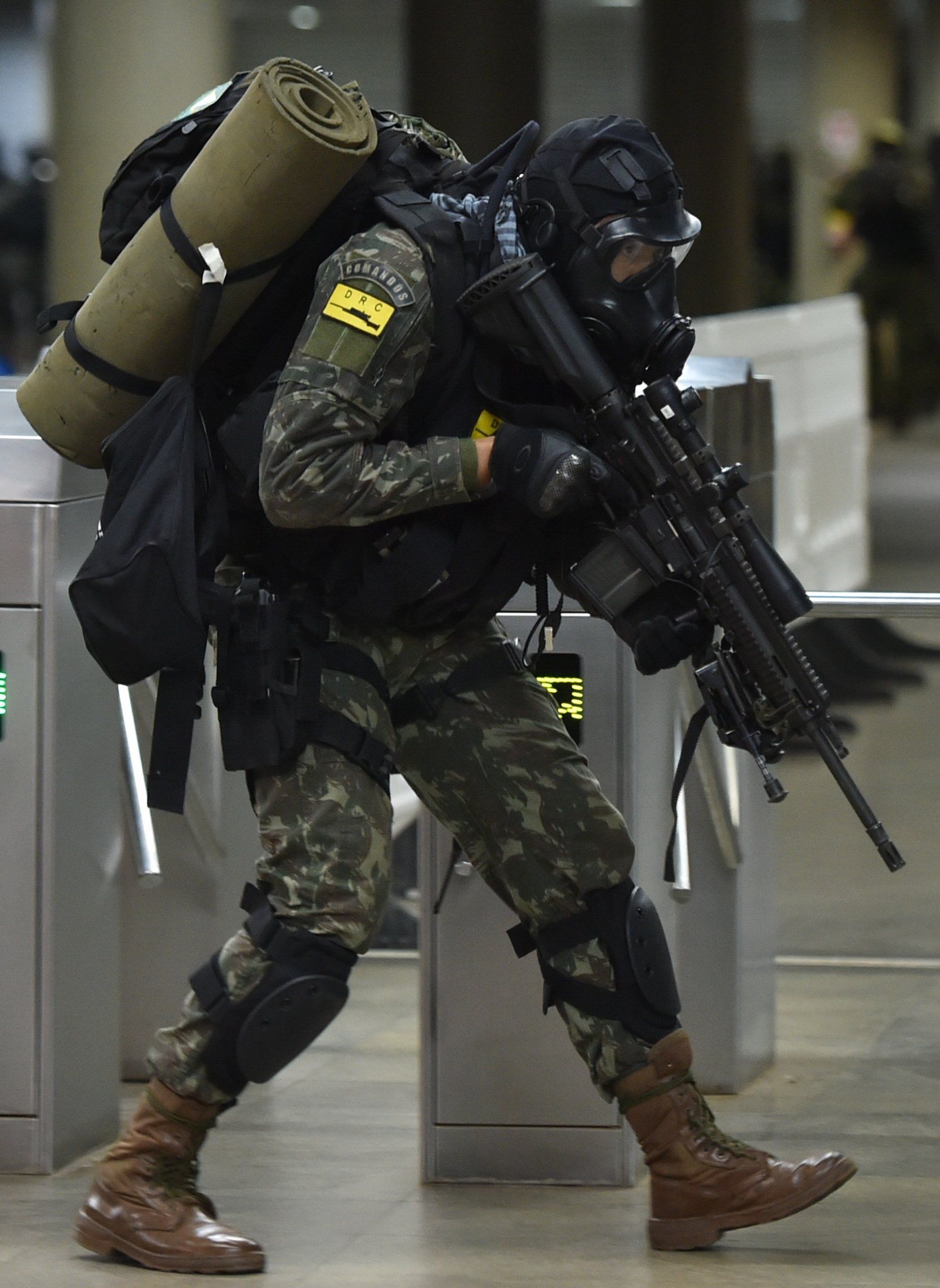 Brazilian Army special forces soldier (1º Batalhão de Ações de Comandos)[1669 × 2287], MilitaryPo. Comandos exercito brasileiro, Forças especiais, Forças armadas