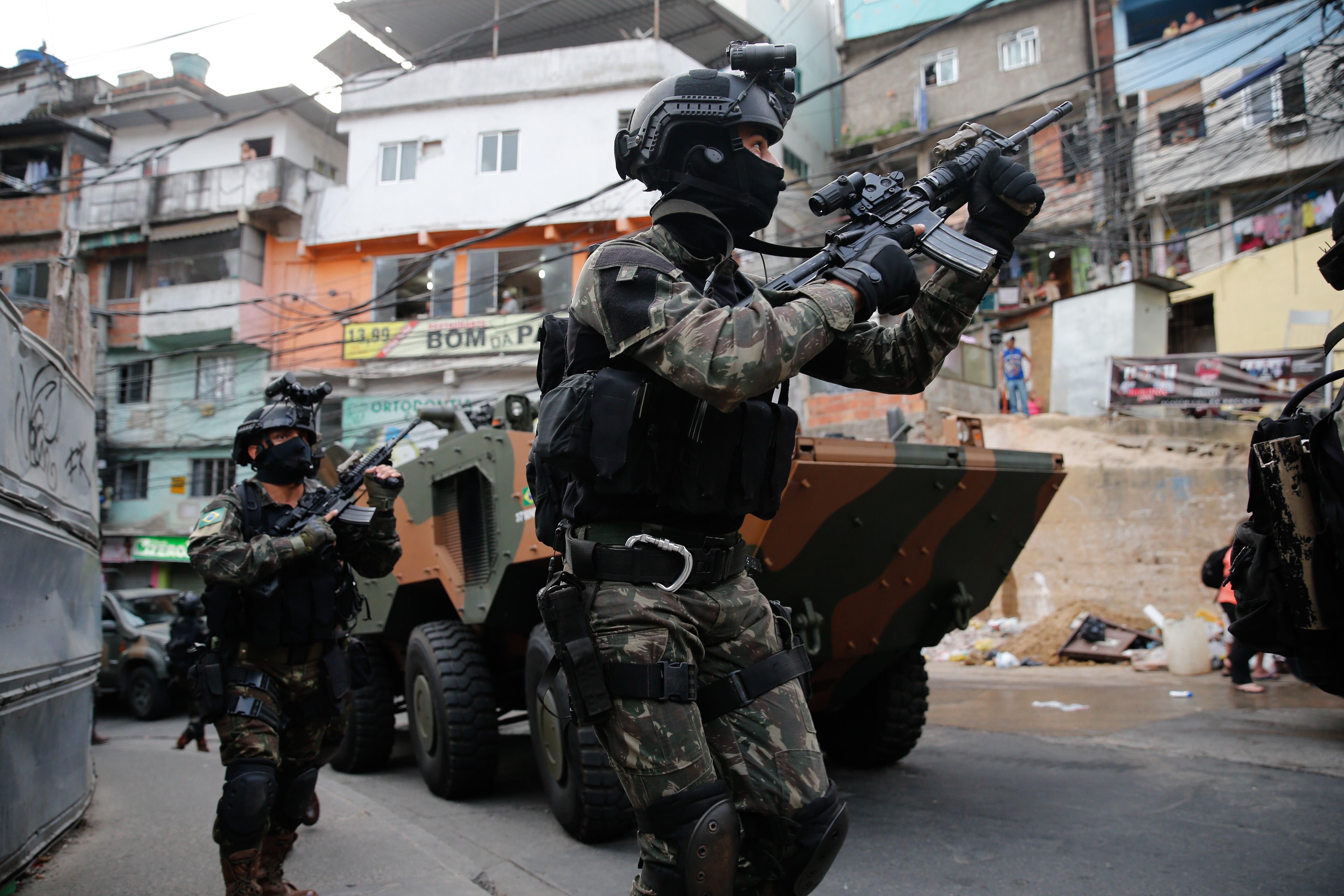 Brazilian Army Entering The Rocinha Favela With An Armored Personnel Carrier Called Guarani (VBTP MR). 5184 X 3456. Military, Special Forces, Military Picture