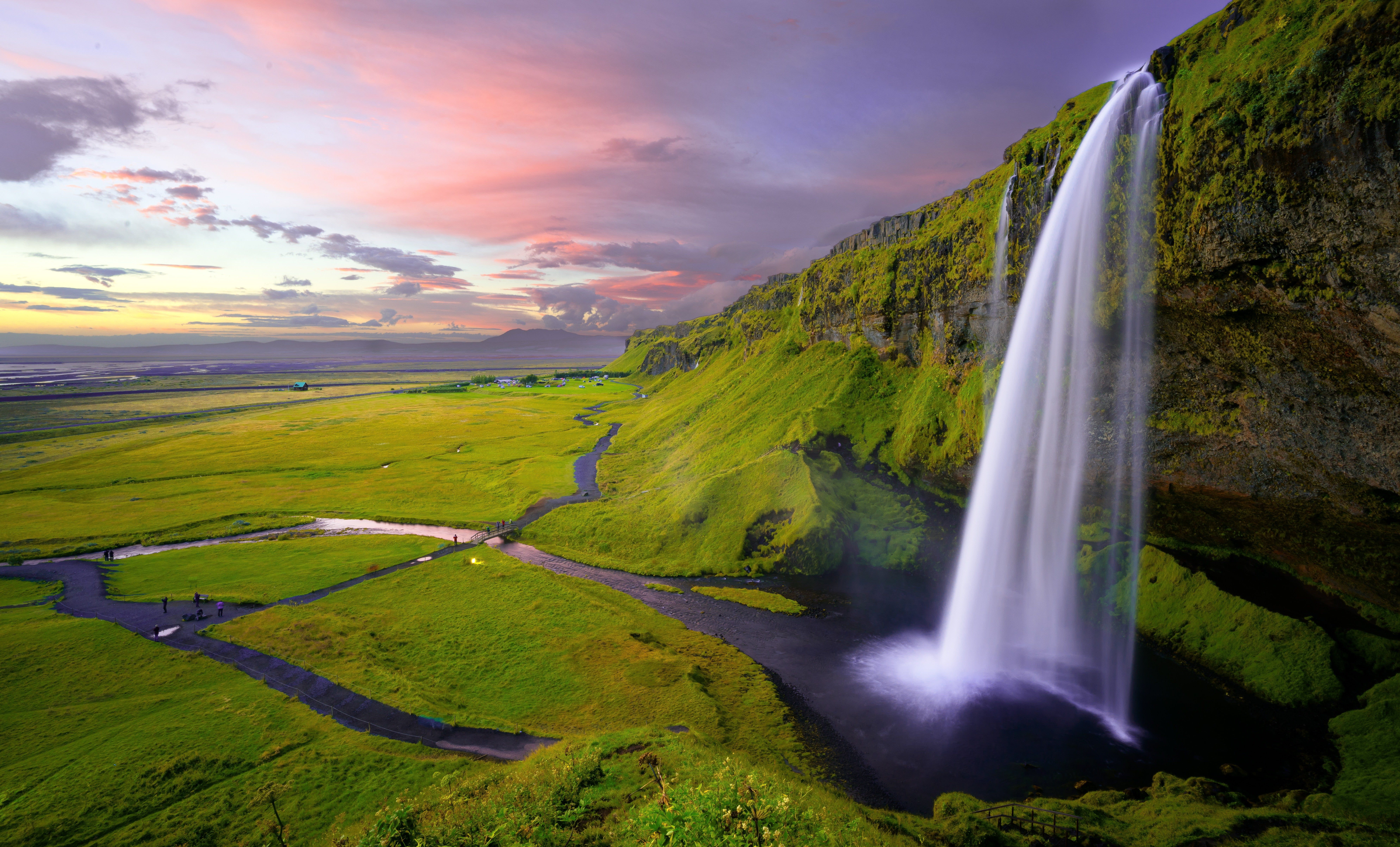 Seljalandsfoss Waterfall, Iceland (Photo credit to Robert Lukeman) [7952 x 4811]
