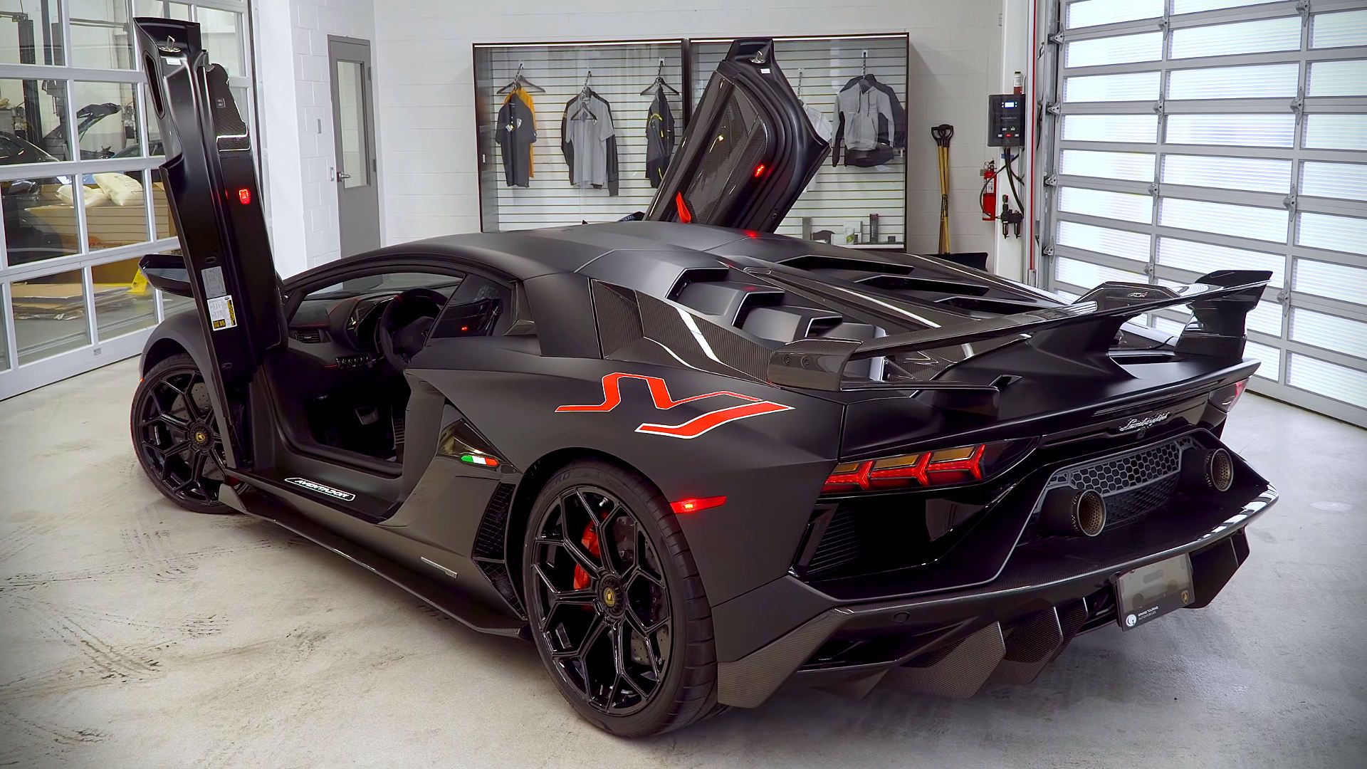 Lamborghini Aventador SVJ Black Wallpaper