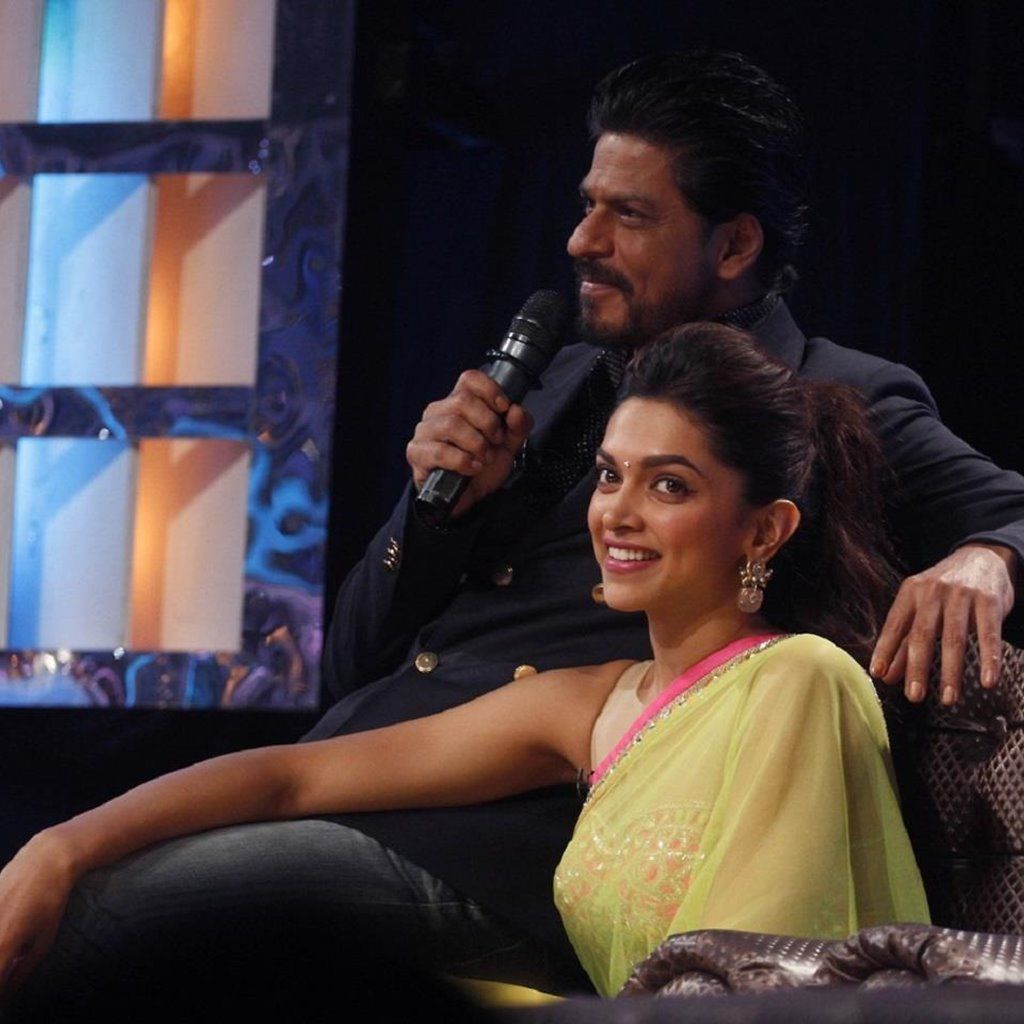 Happy New Year Movie HD WallpaperSRK and Deepika Photo. Shahrukh khan, Deepika padukone, Happy new year movie