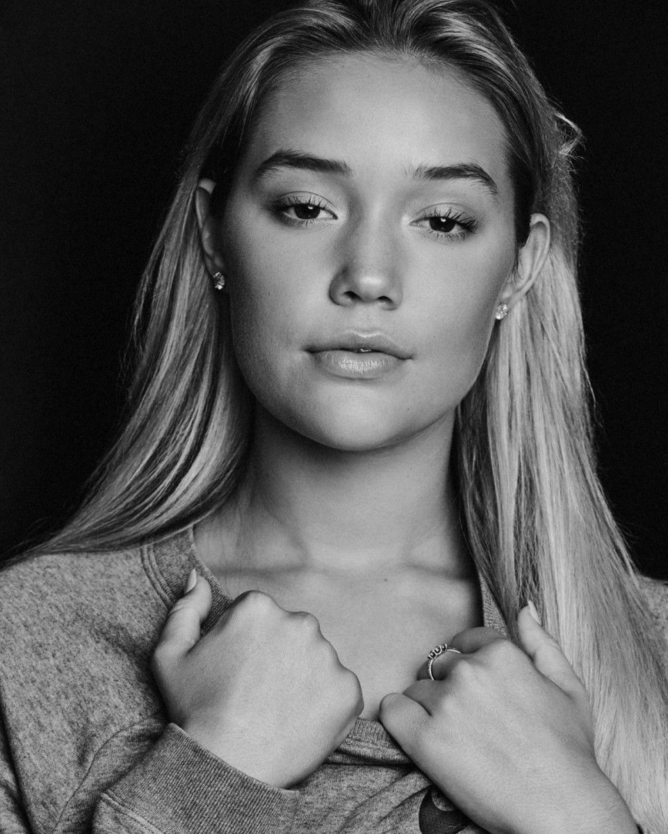 Olivia Ponton wallpaper