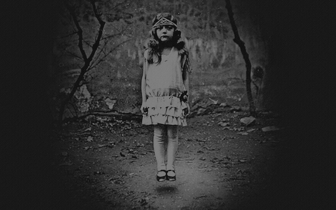 Miss Peregrine's Home for Peculiar Children Wallpaper Peregrine's home for Peculiar Children Wallpaper