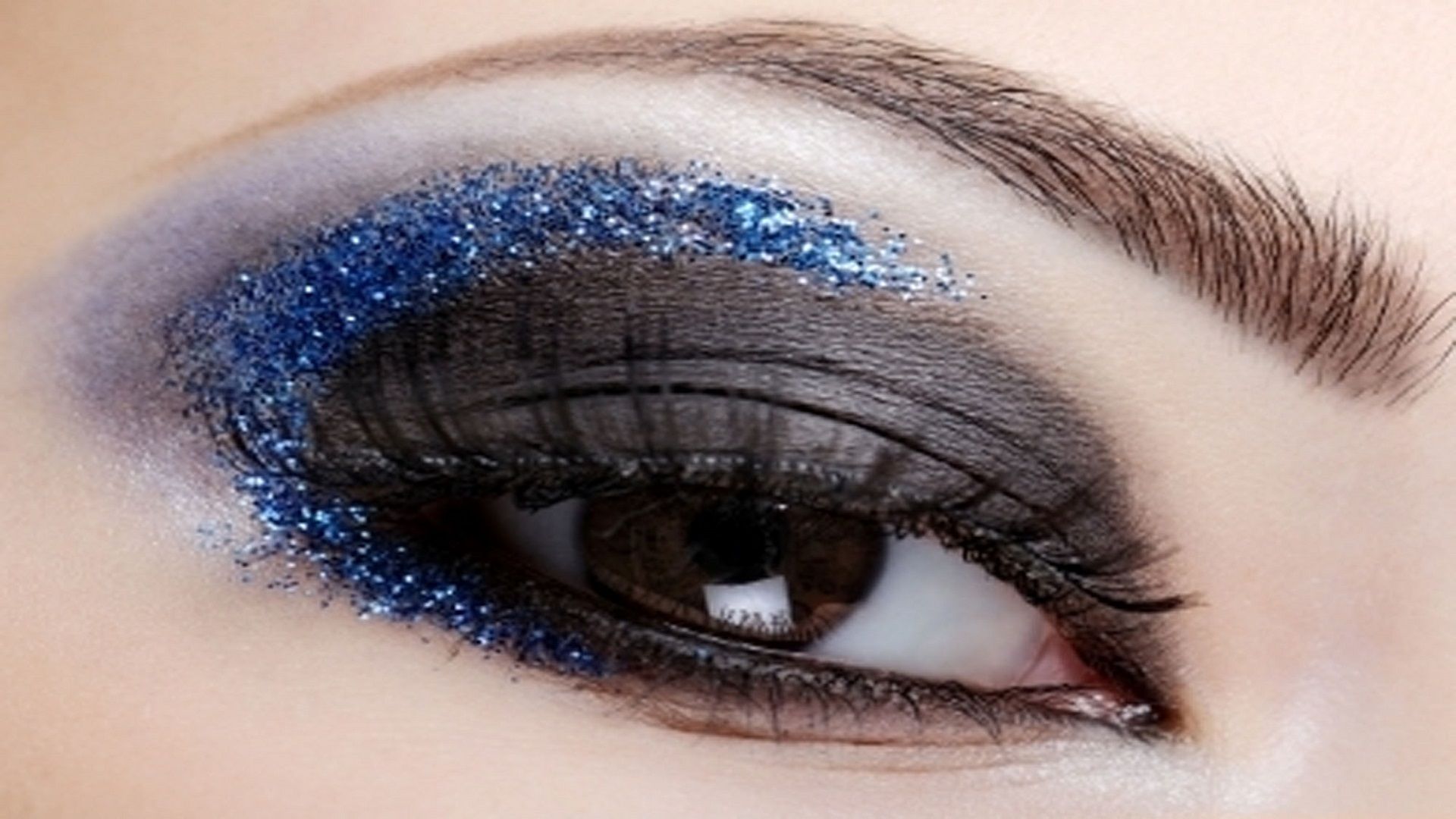 Bright Eye Makeup Of Blue Glitter Look Free Hd Wallpaper For Desktops