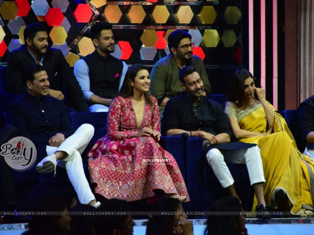 Wallpaper Again Team on the sets of The Great Indian Laughter Challenge size:1024x768