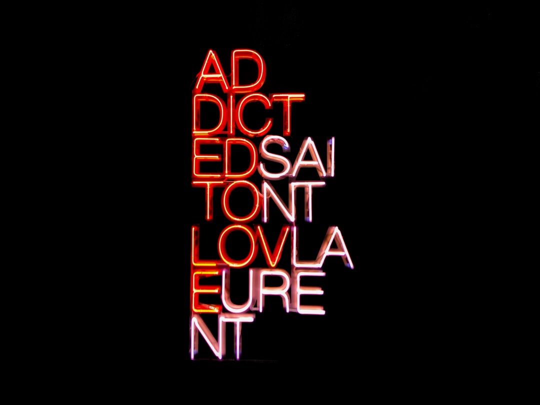 red Addict Edsai Tont Lovla Eurent neon signage photo