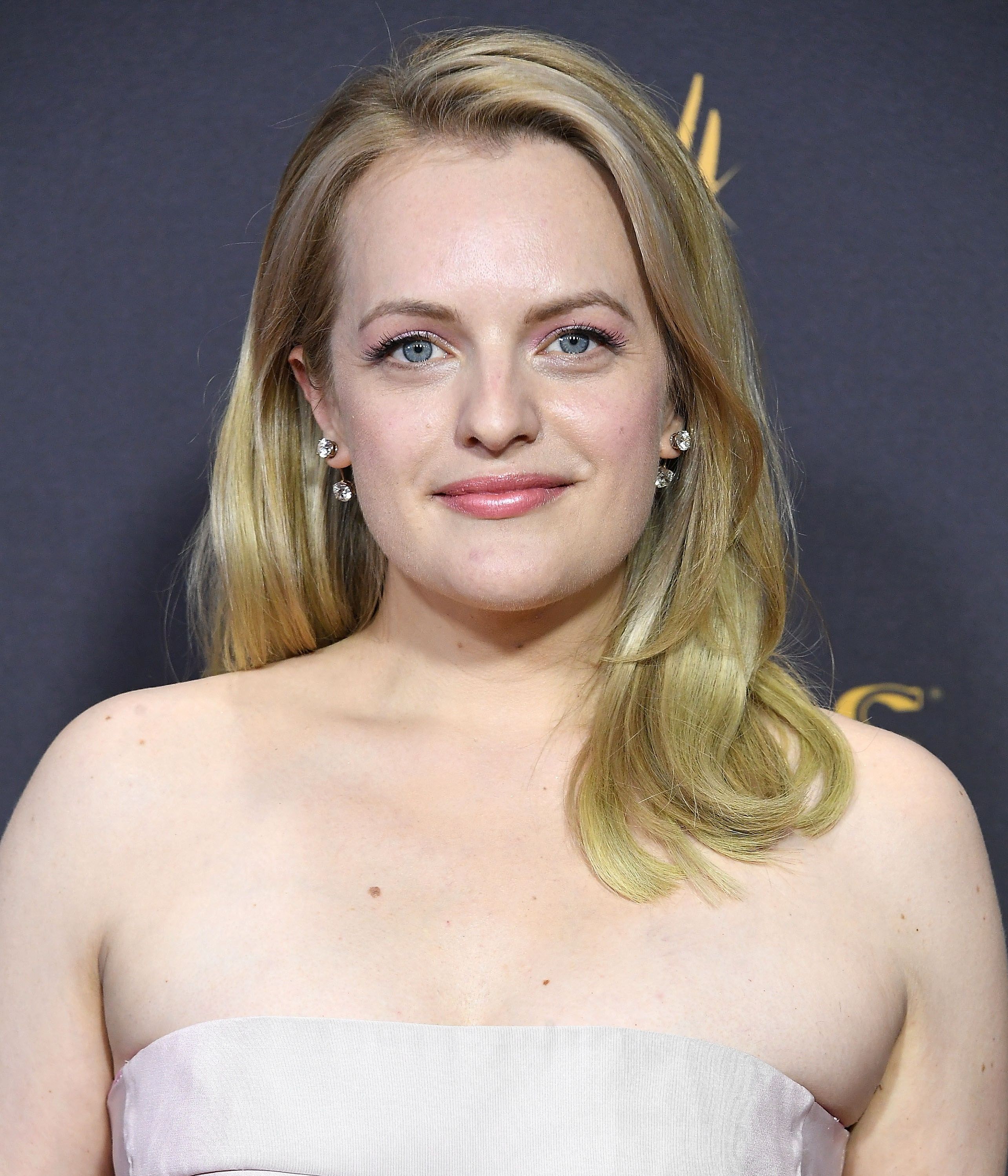 Elisabeth Moss' Emmy Shoes Had a Perfect Hidden Message