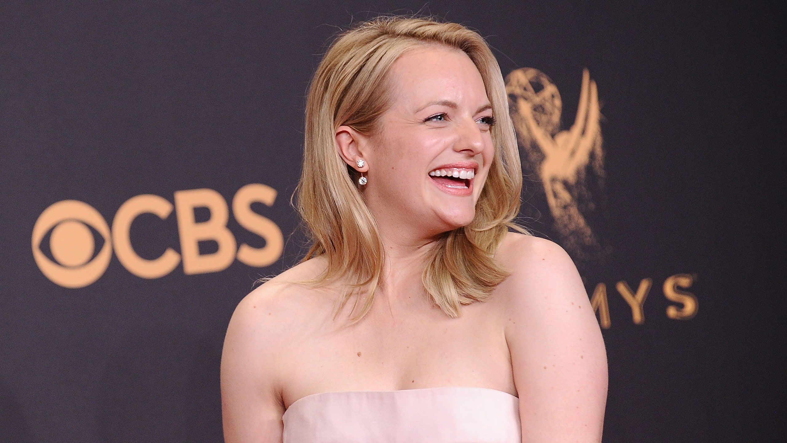 Elisabeth Moss' Emmy Shoes Had a Perfect Hidden Message.