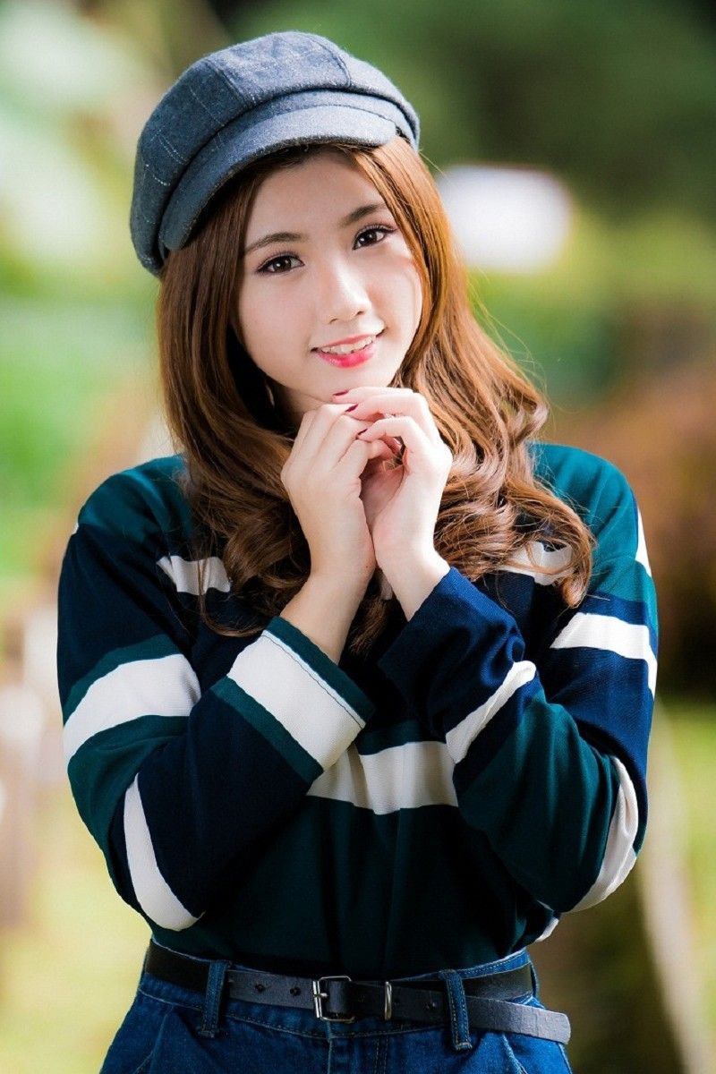 Cute and innocent smile of beautiful girl wallpaper