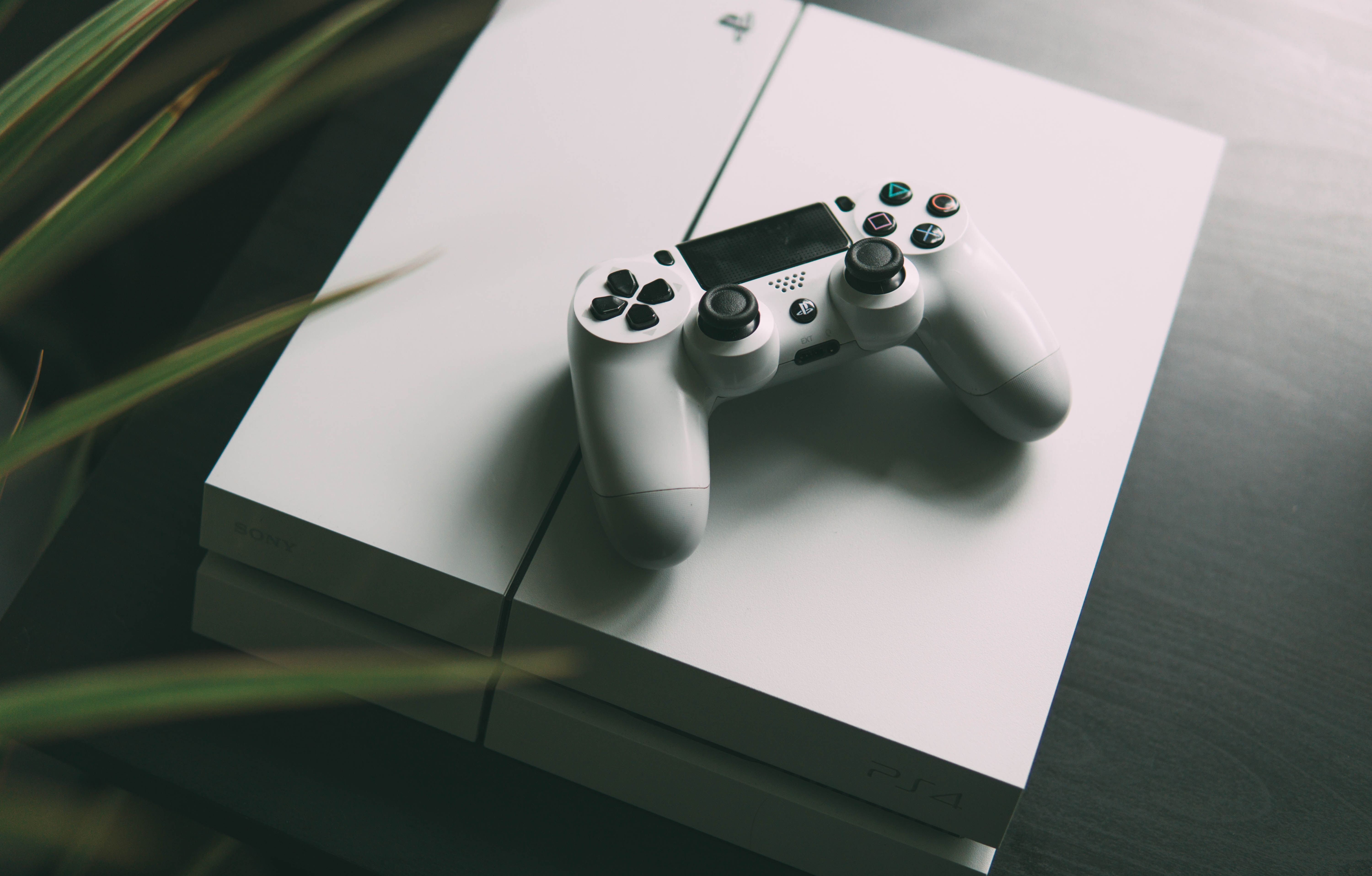 6000x3830 gaming, gamer, bookeh, ps black, tech, video game system, table, desk, leafe, electronic, PNG image, playstation, white, minimalism, video game. Mocah.org HD Wallpaper
