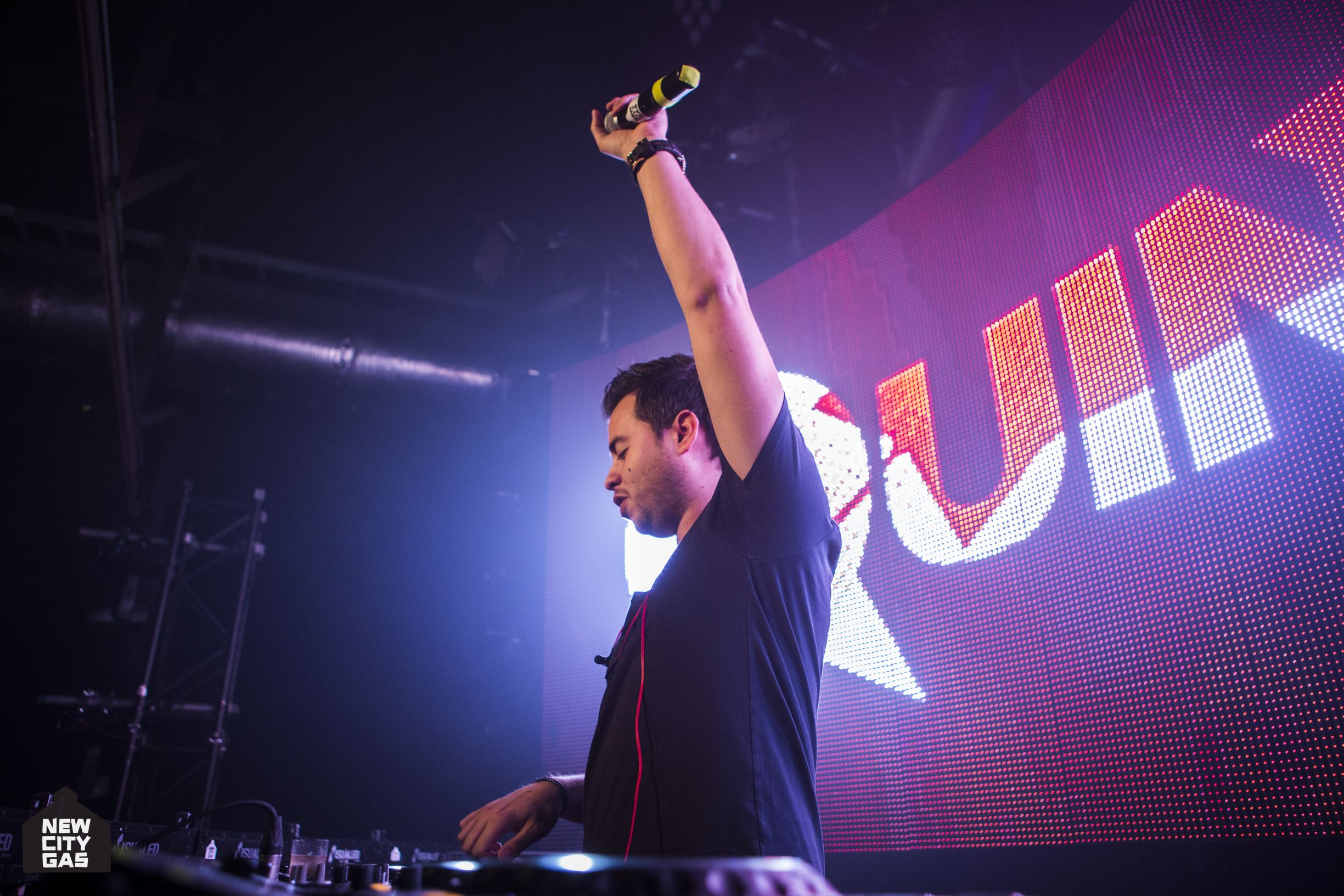 Quintino Wallpaper Image Photo Picture Background