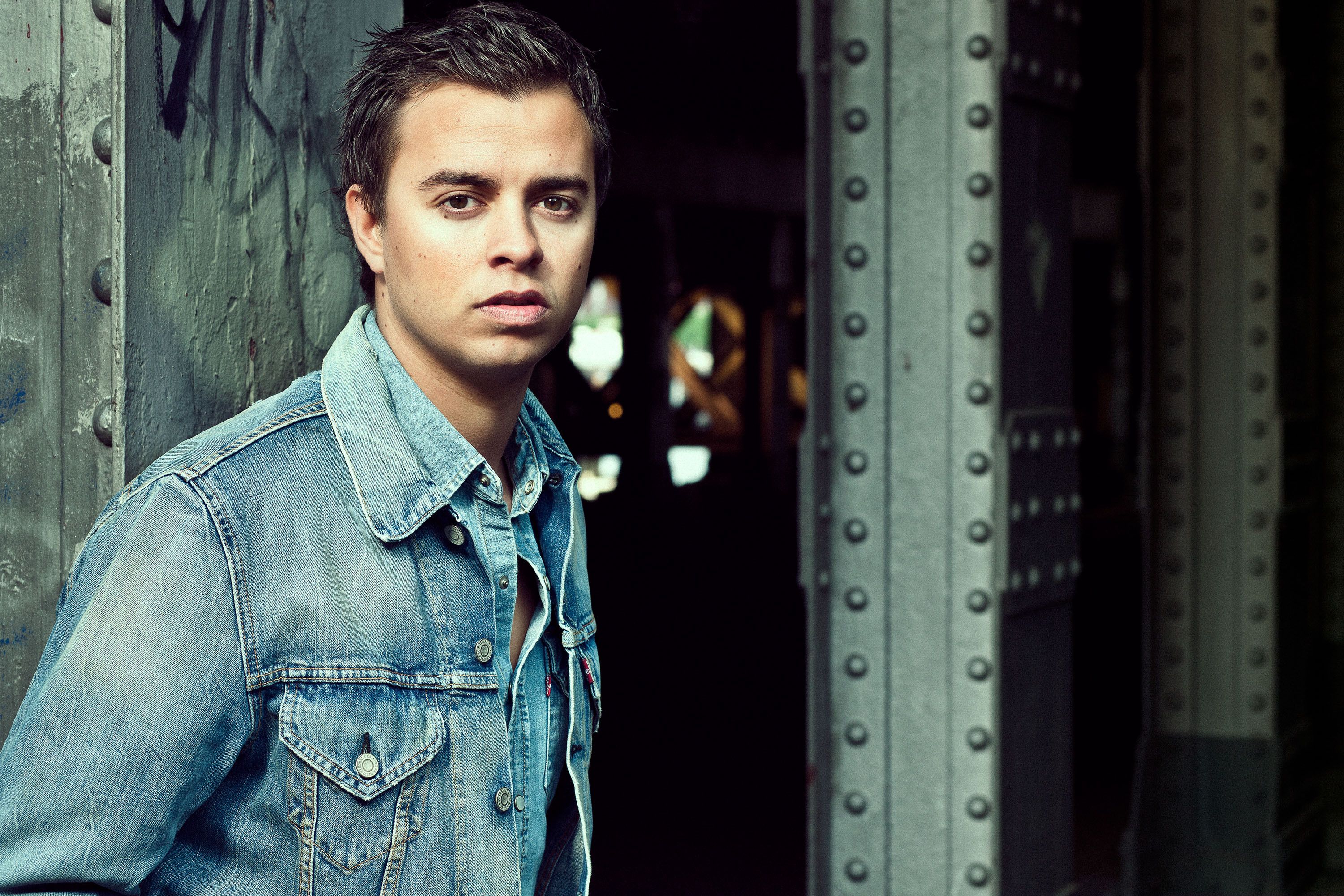 Quintino Wallpaper Image Photo Picture Background