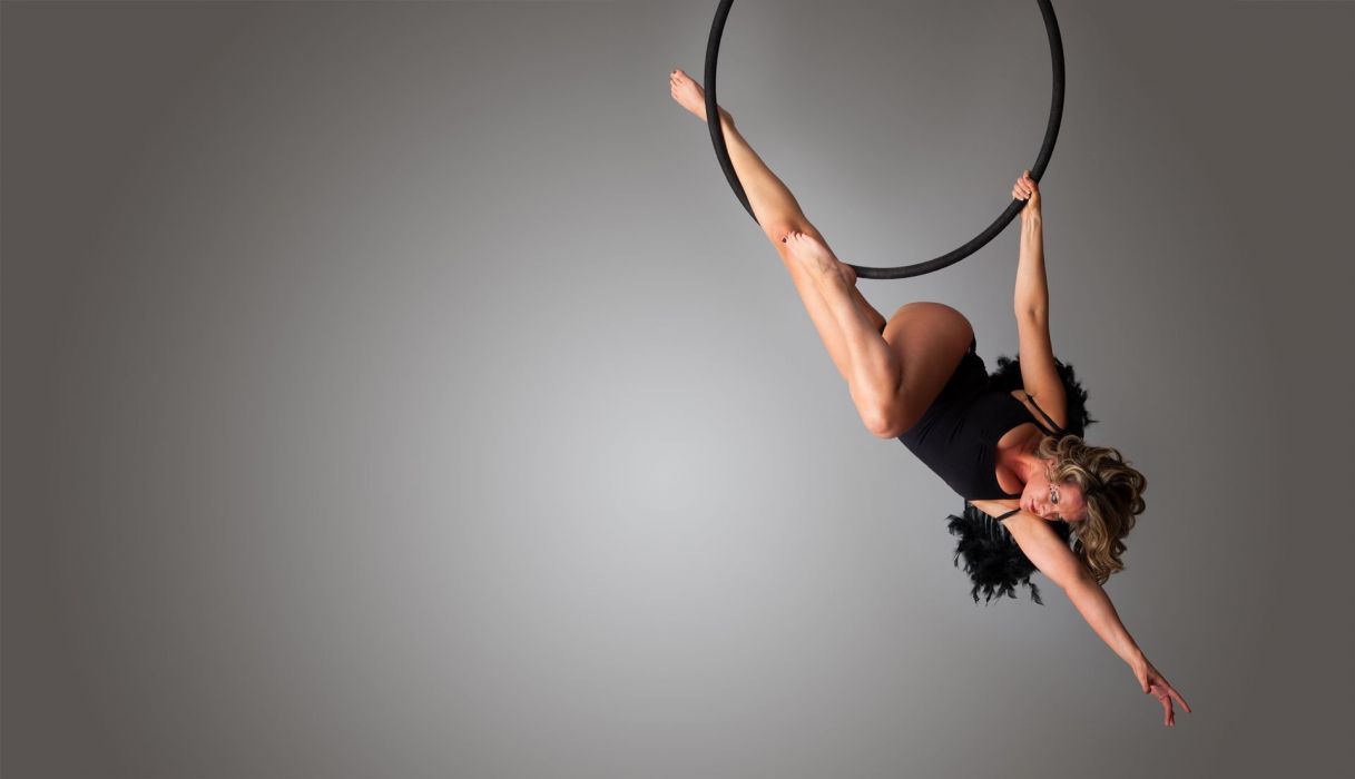 AERIAL HOOP acrobatics circus amusement fitness babe cerceau dance lyra dancing swing wallpaperx1104