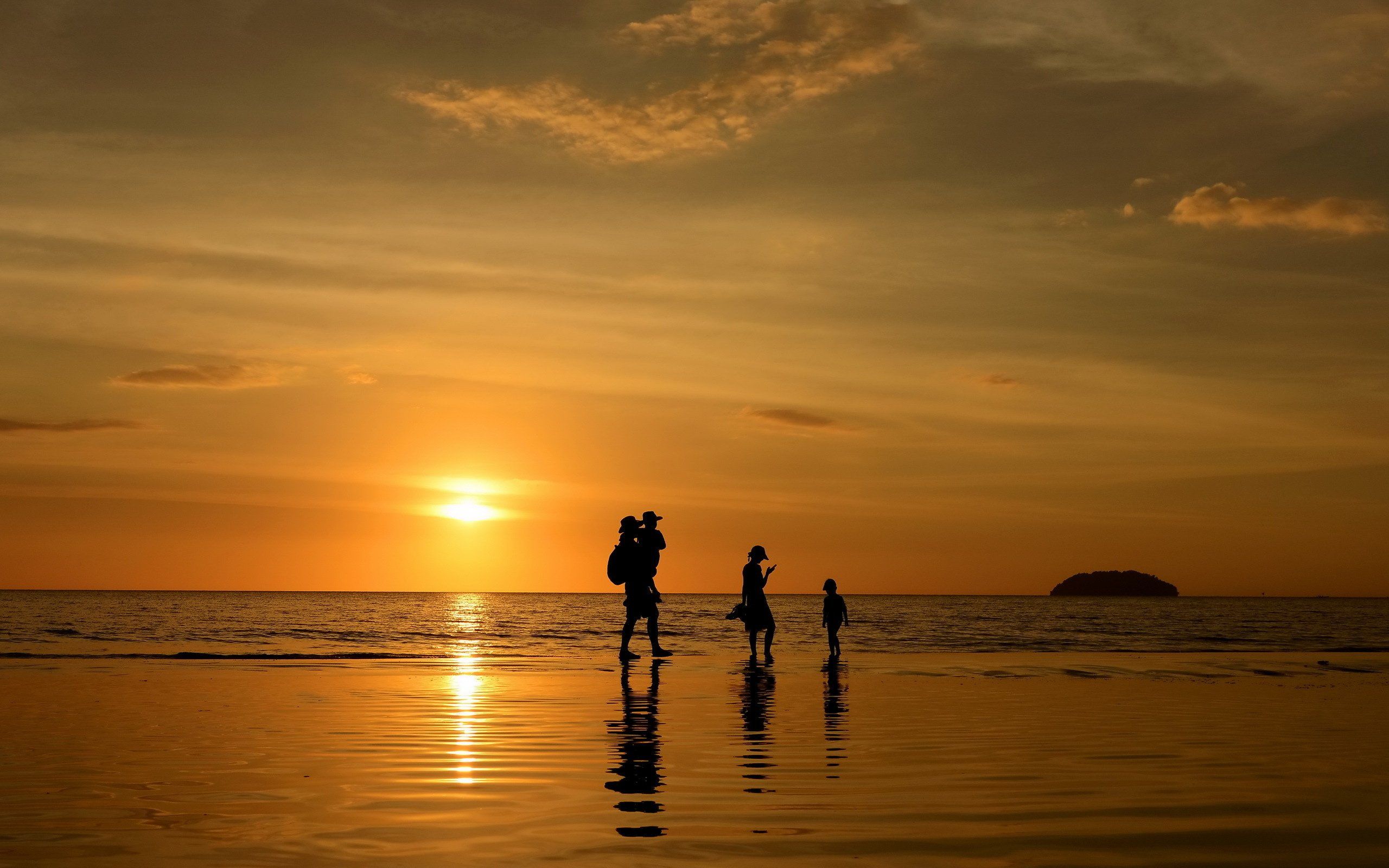 Silhouette landscape sunset family sea beach ocean reflection wallpaperx1600