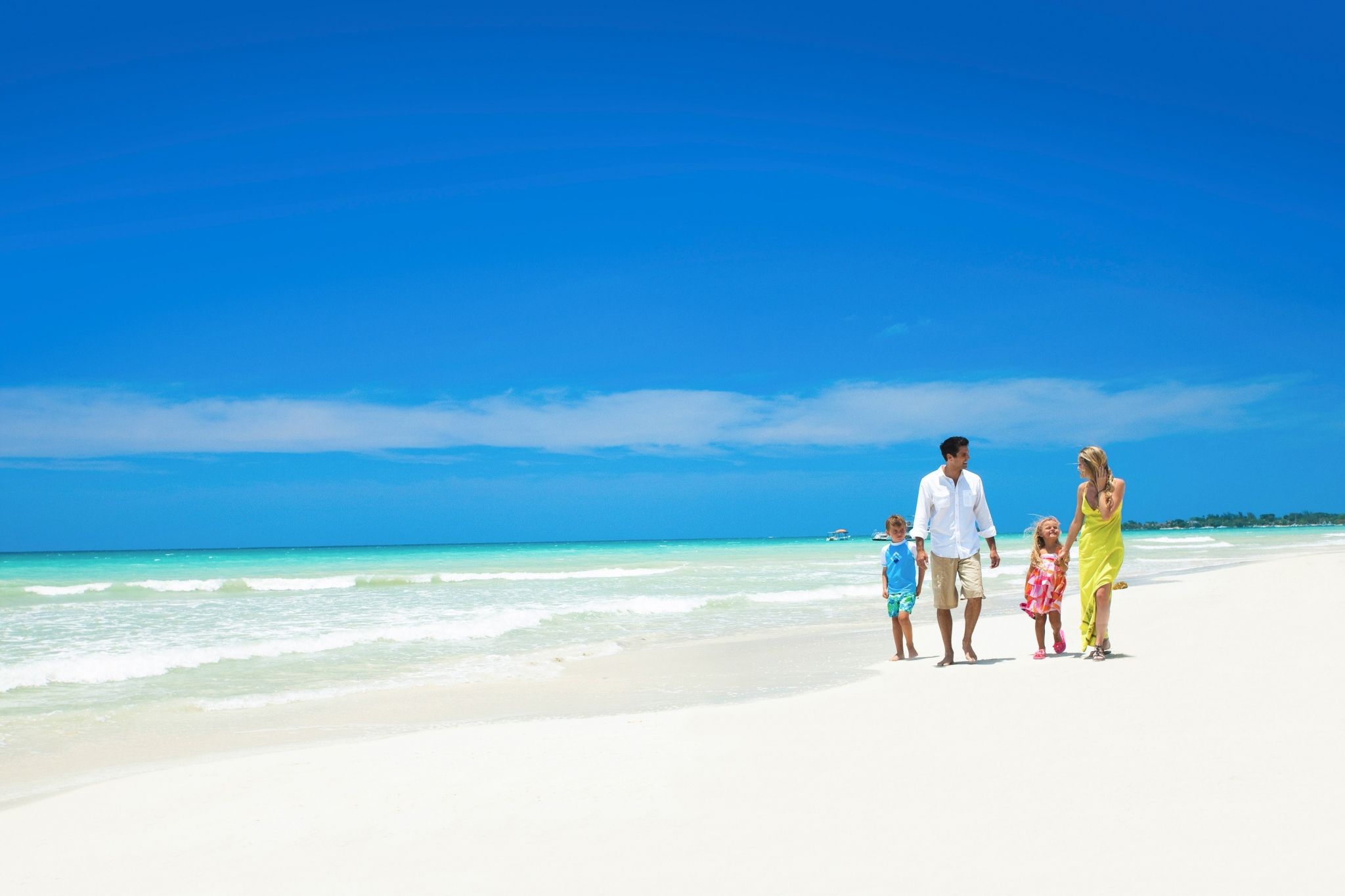 holiday HD widescreen wallpaper for desktop. Egypt tours, Family beach picture, Beach