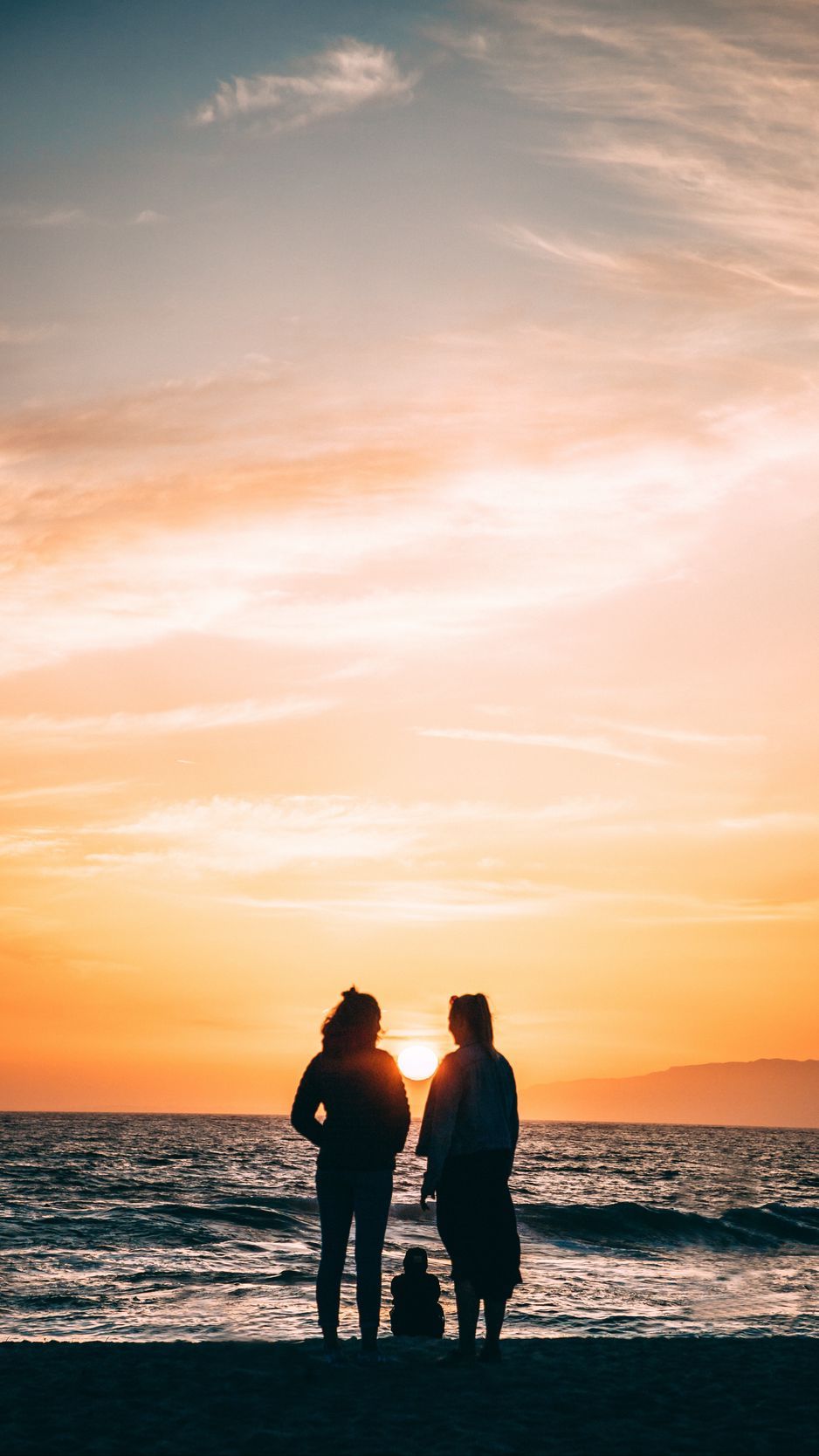 Download Wallpaper 938x1668 Family, Silhouettes, Sea, Shore, Sunset Iphone 8 7 6s 6 For Parallax HD Background