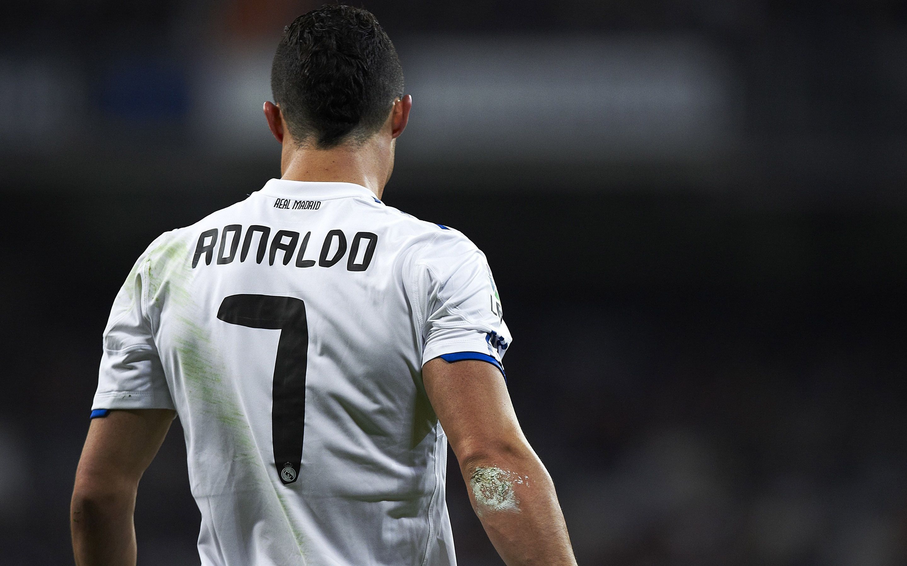 Ronaldo in real madrid jersey Wallpapers Download