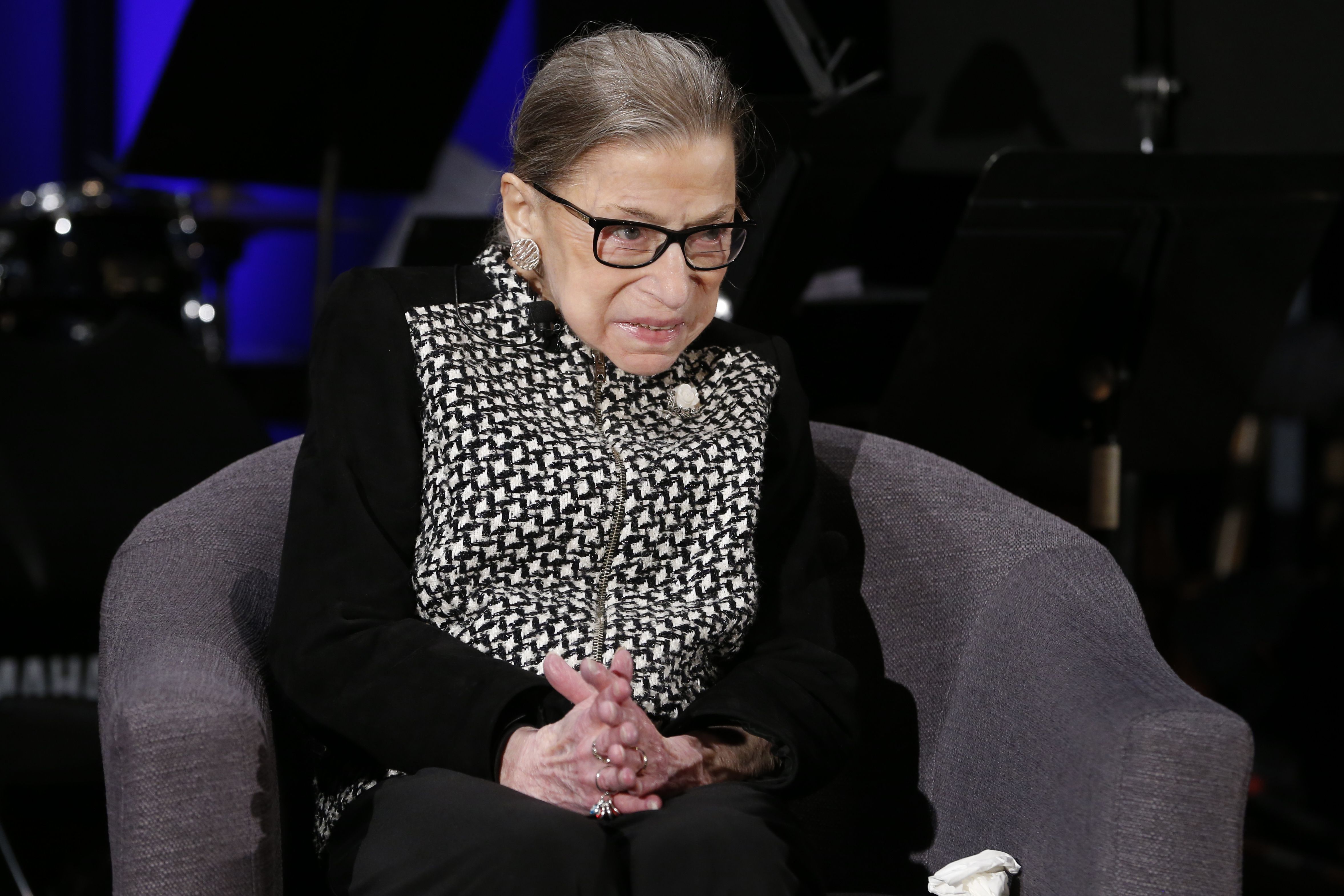 Crowd gathers at Supreme Court to honor Justice Ruth Bader Ginsburg