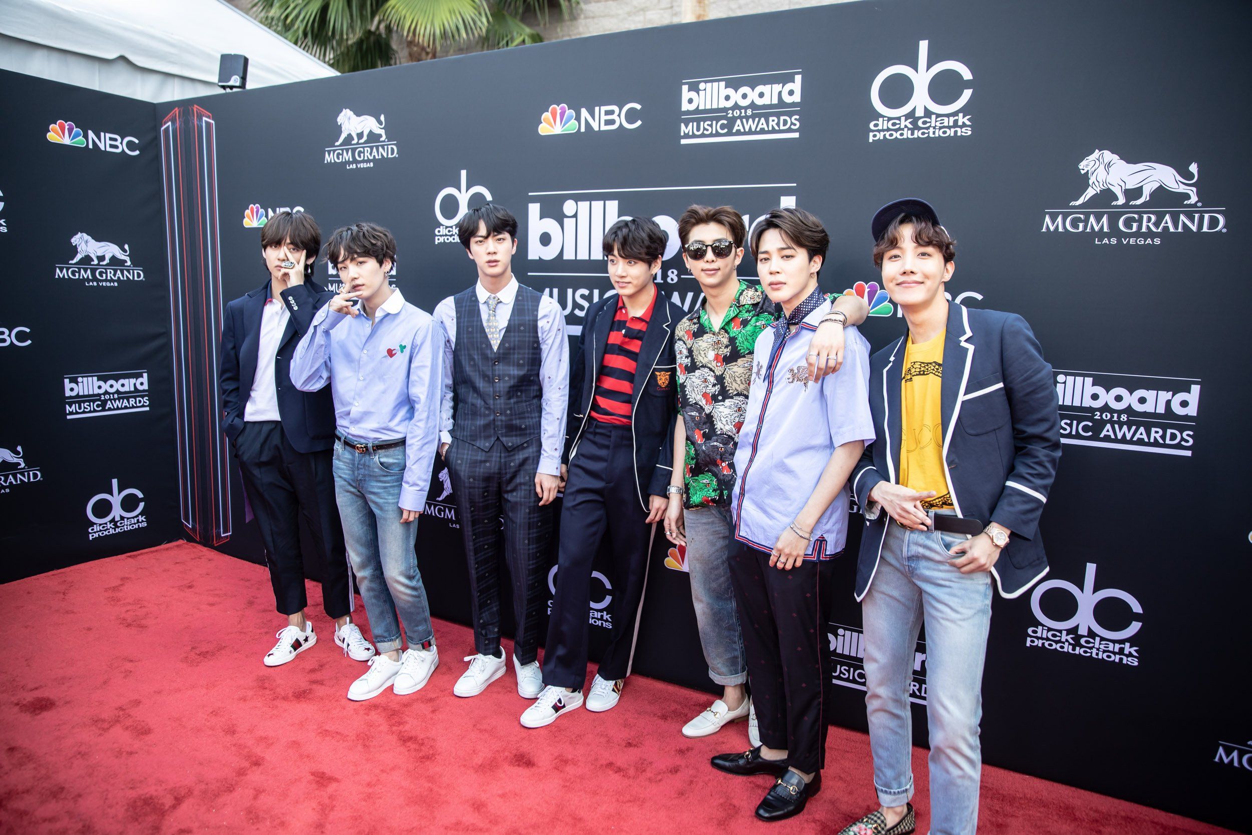 Picture] BTS at 2018 Billboard Music Awards Red Carpet [180520]