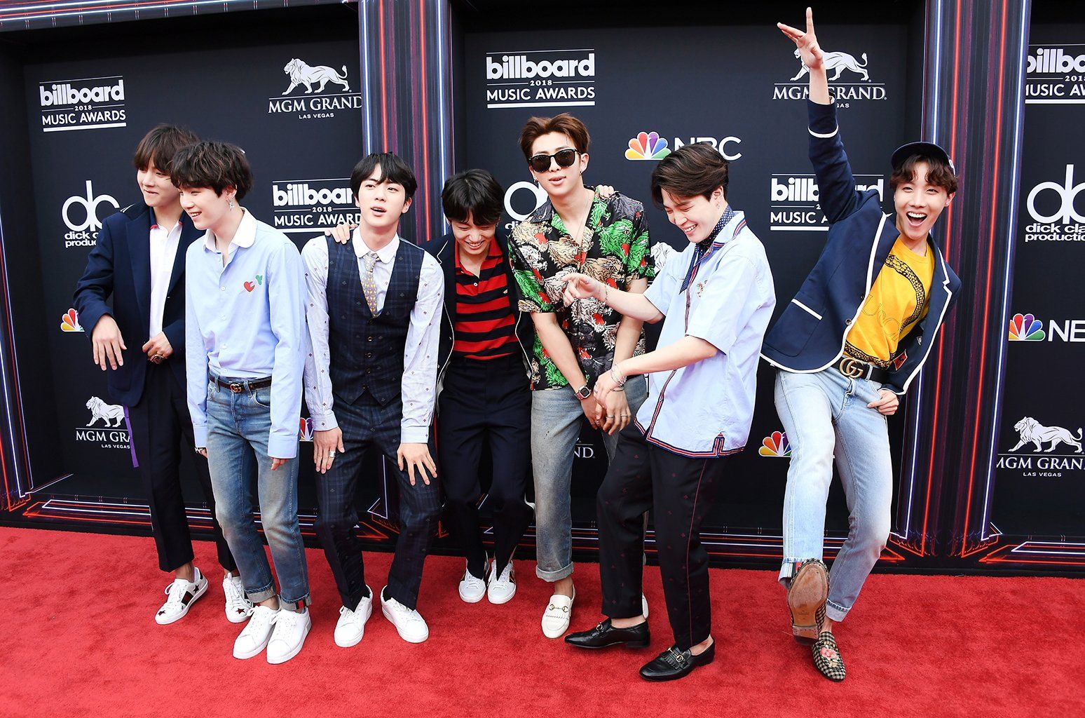 Picture] BTS at 2018 Billboard Music Awards Red Carpet [180520]