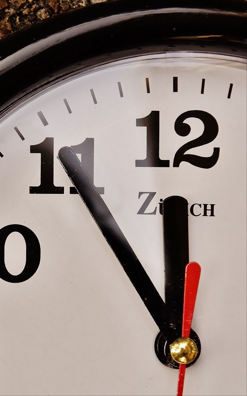 Download Wallpaper 800x1280 Watches, Wall Clocks, Dial, Arrows Samsung Galaxy Note Gt N7000, Meizu Mx2 HD Background