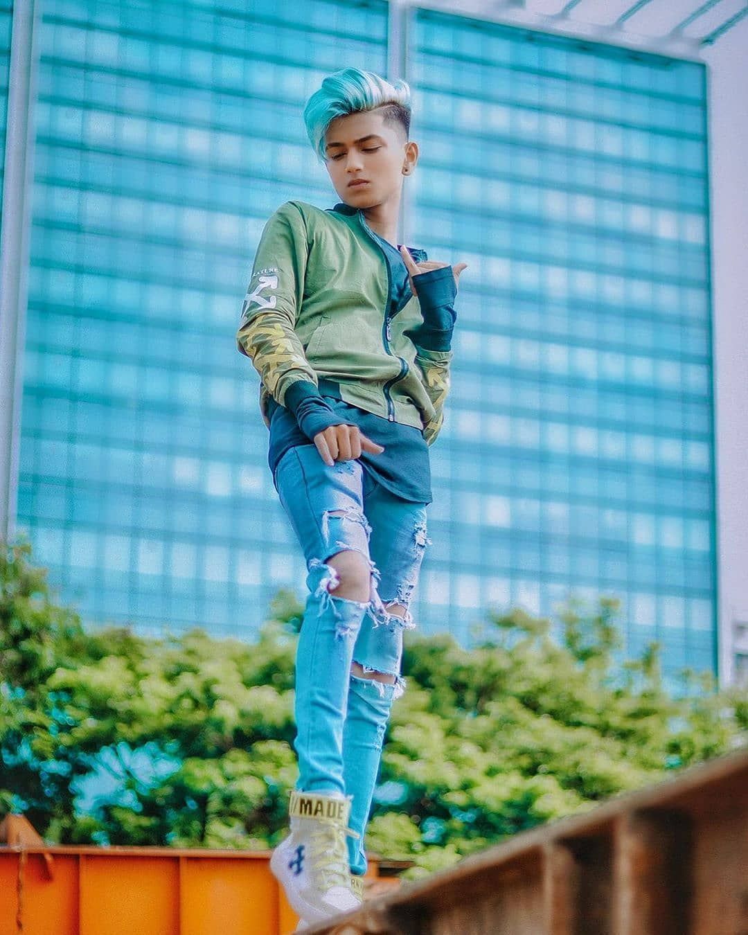 model_. . Follow -. #pursuitsofportraits#kdphotostu. Photography poses for men, Girl photography poses, Boy photography poses