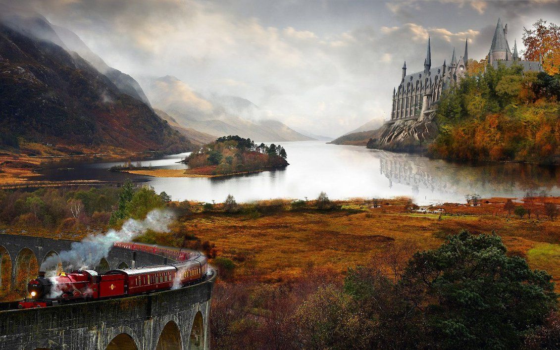 Hogwarts in Autumn. Hogwarts, Harry potter wallpaper, Harry potter fantastic beasts